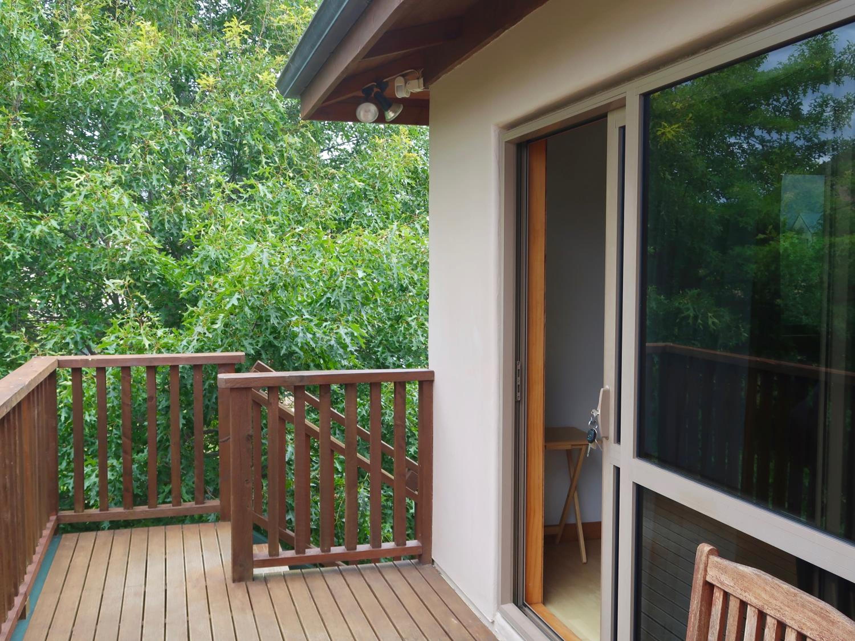 Apartment with Balcony photo 3