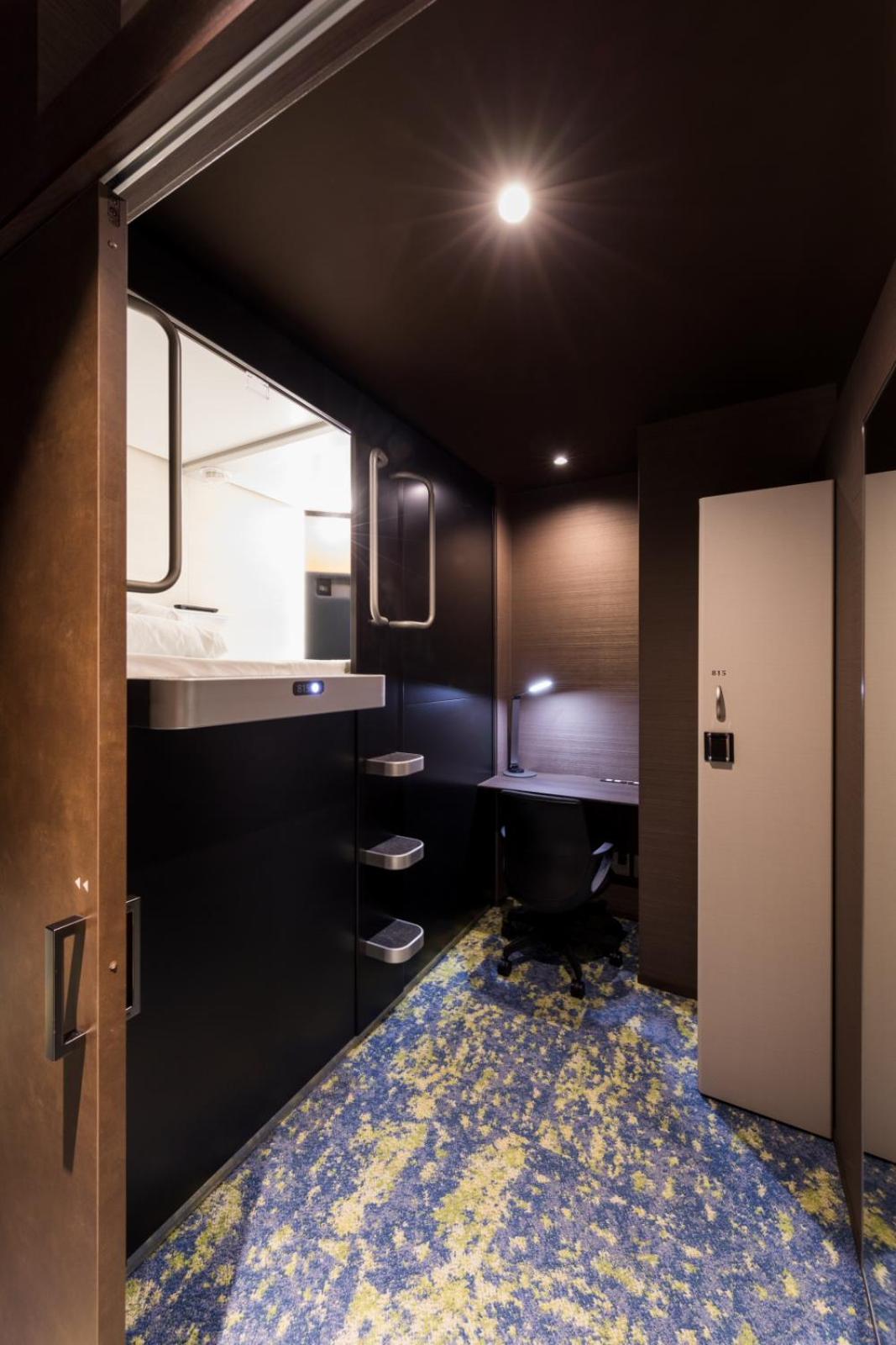 Superior Capsule Room for Male