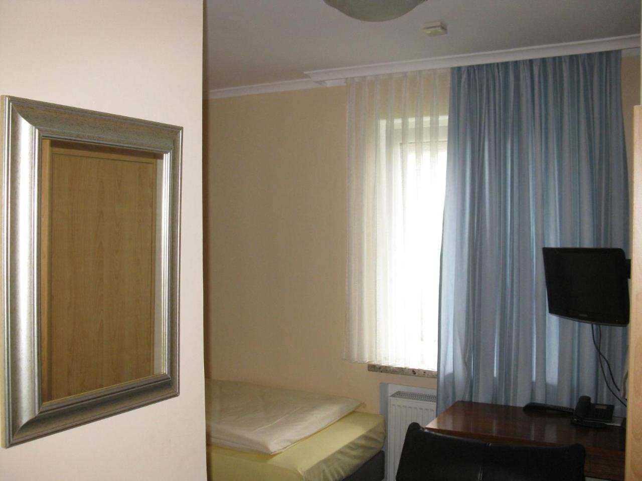Single Room photo 3