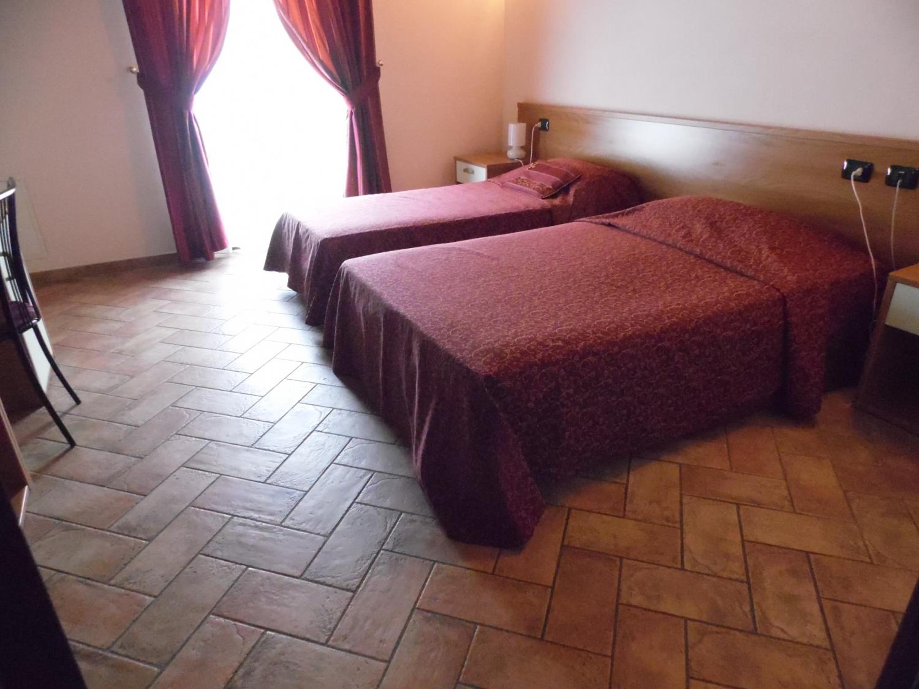 Triple Room - Photo 5