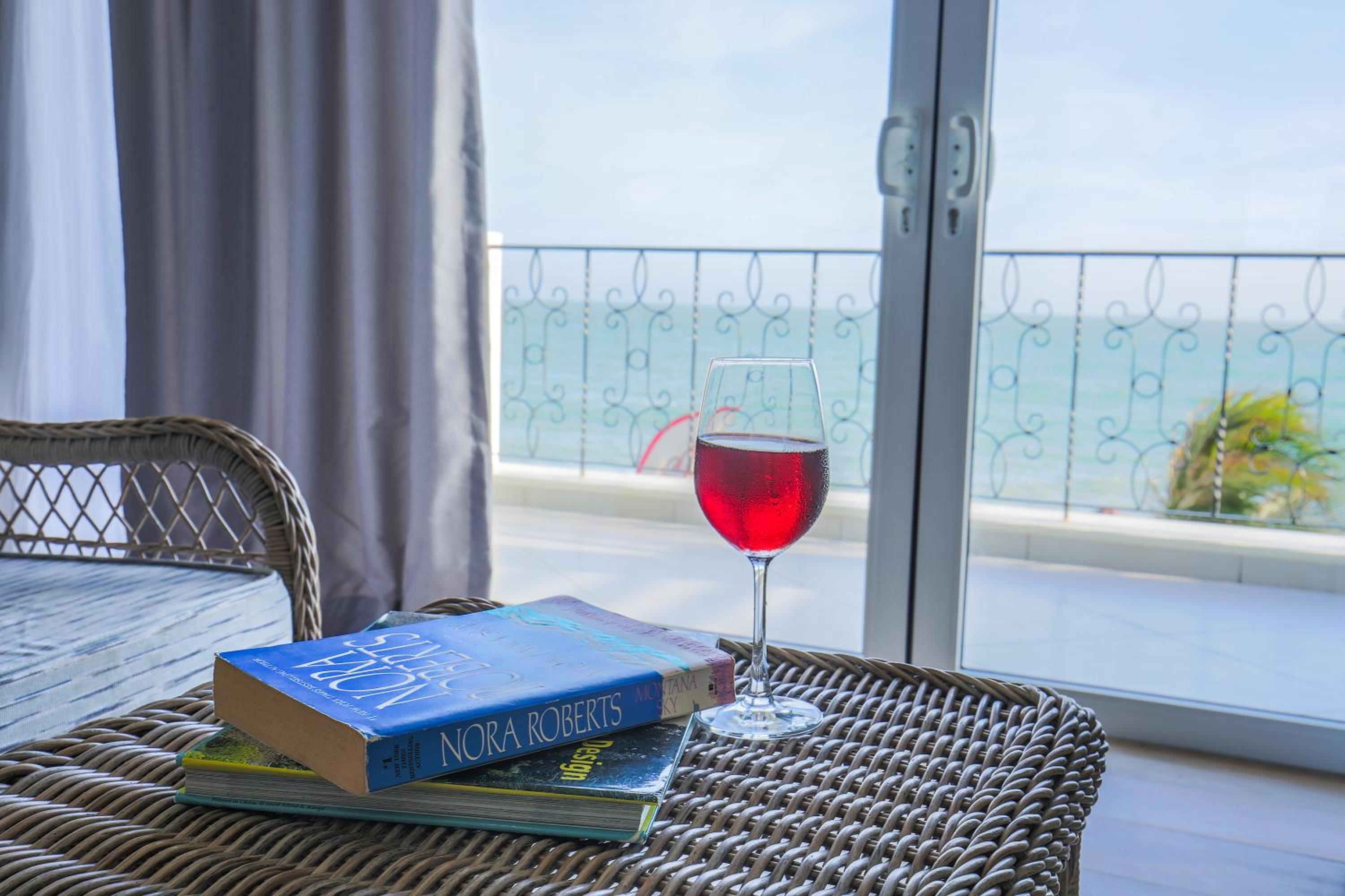 Deluxe Double Room with Balcony and Sea View photo 2