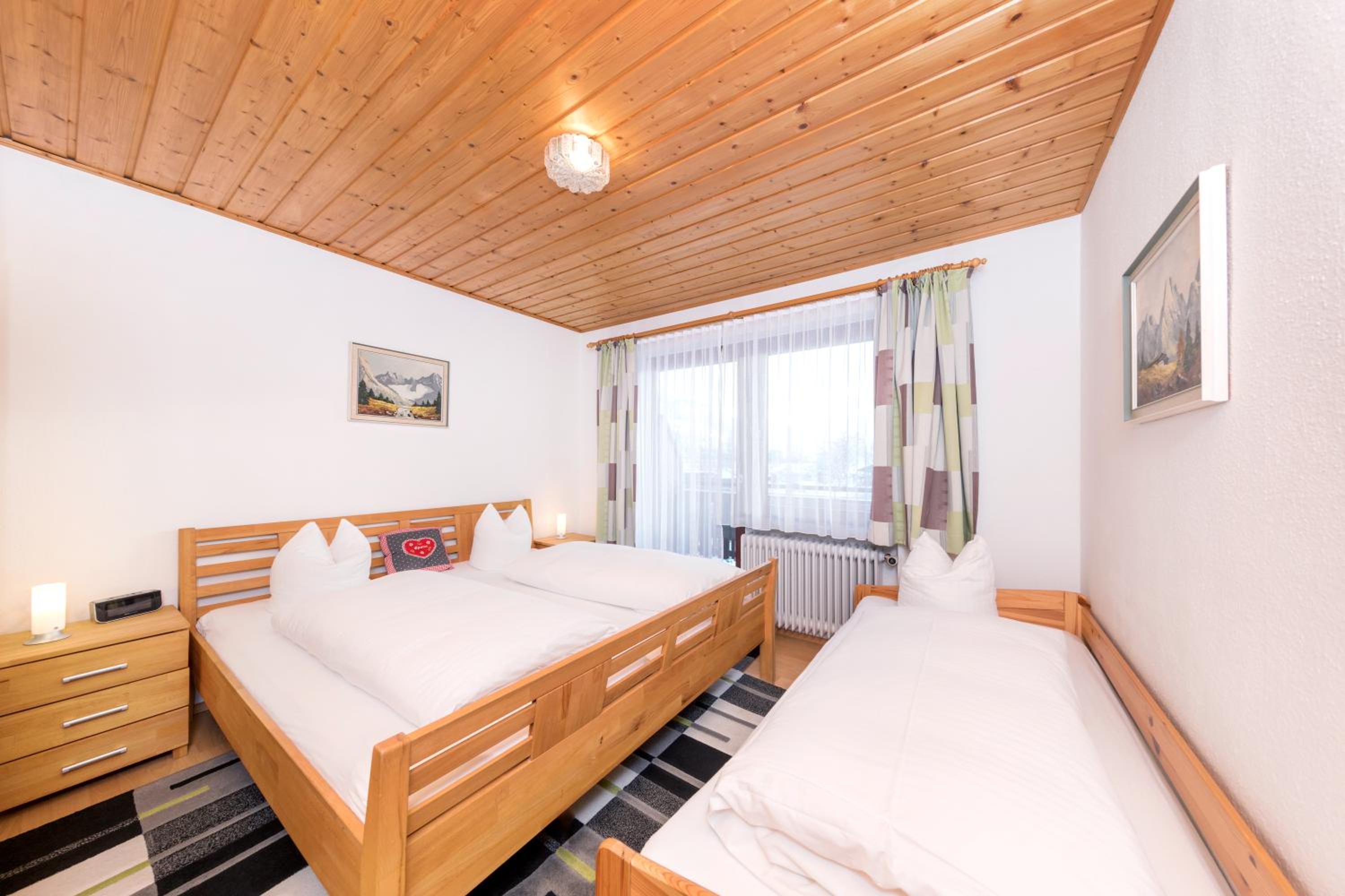 One-Bedroom Apartment with Balcony (2-3 People) photo 2