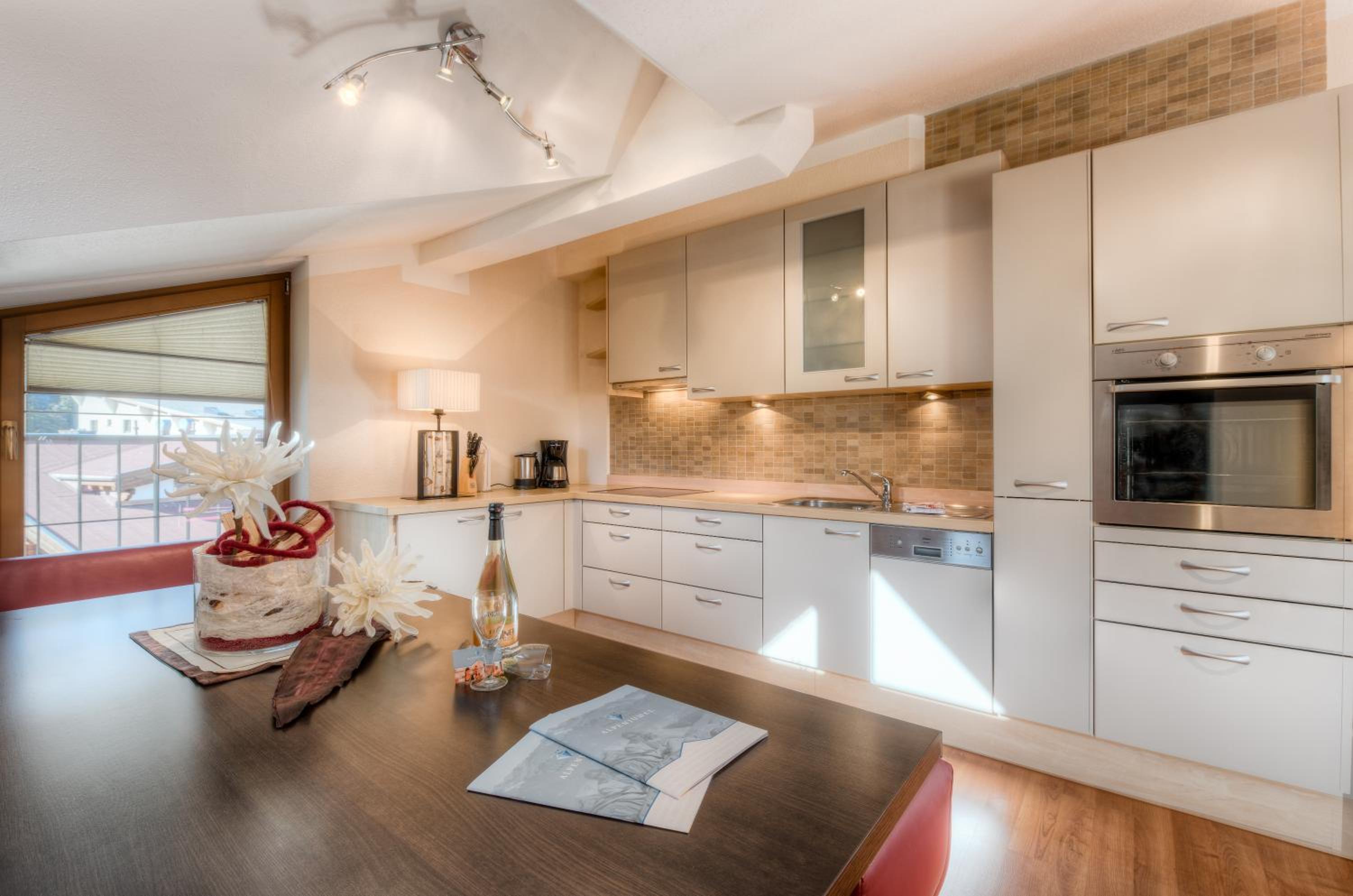 Four-Bedroom Apartment - Photo 8