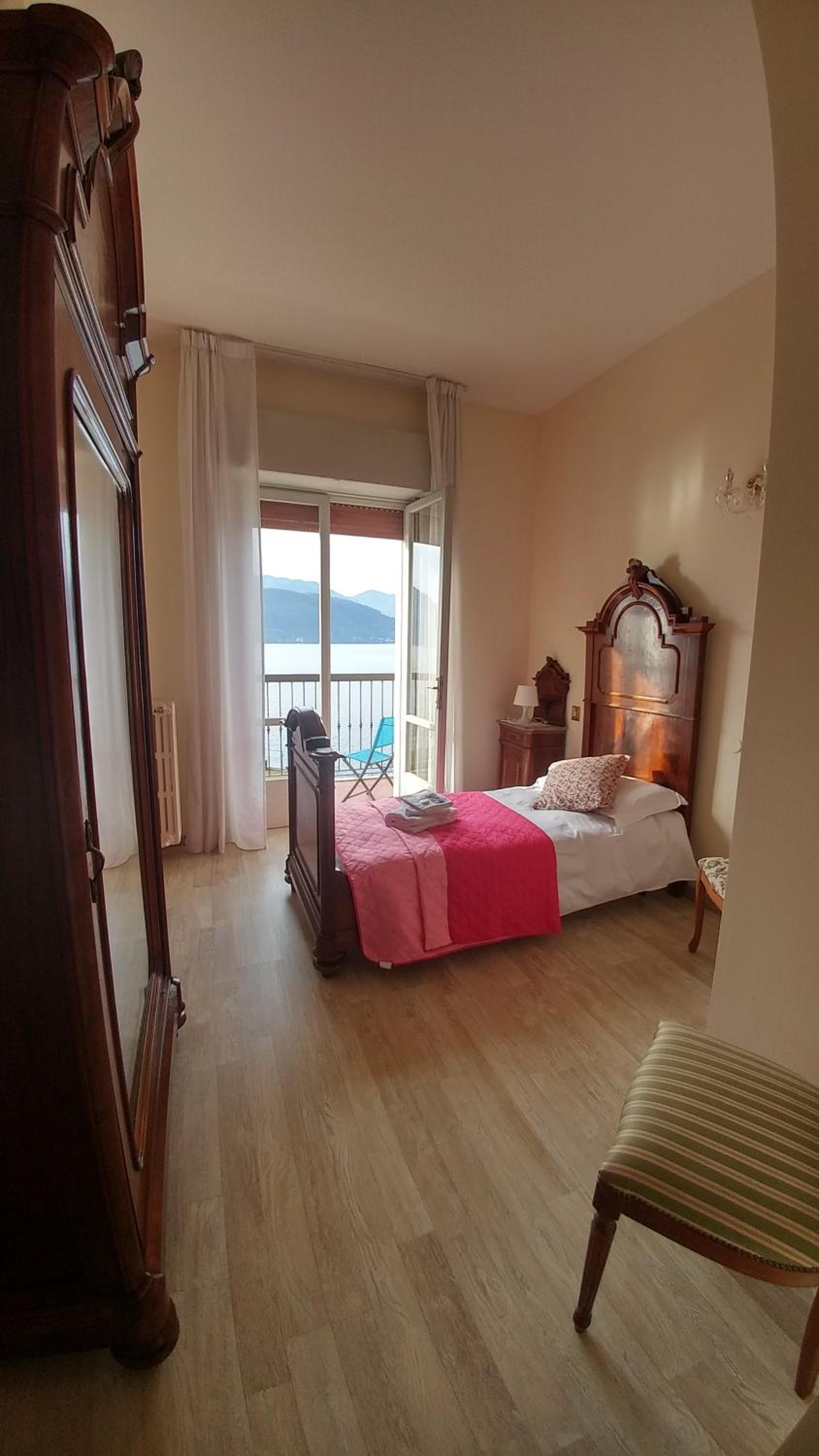 Single Room with Lake View