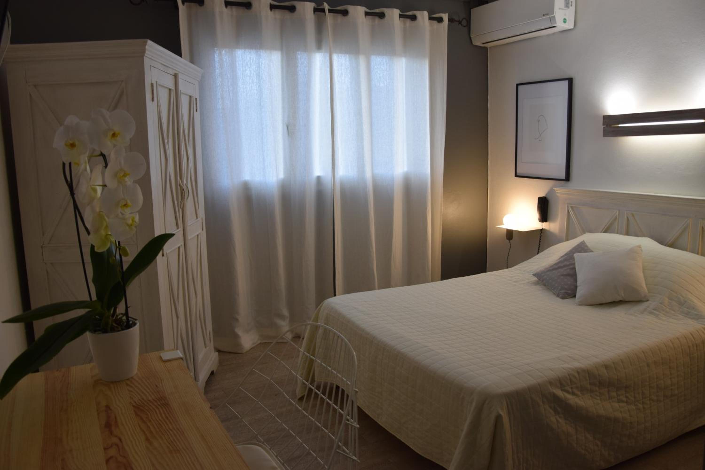 Standard Double or Twin Room photo 2
