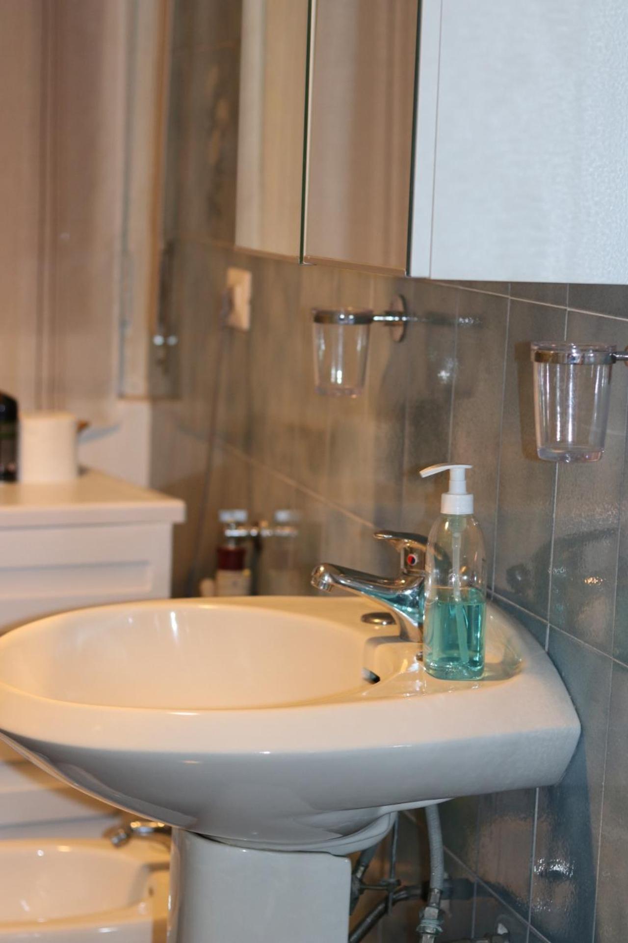 Double Room with Shared Bathroom photo 3