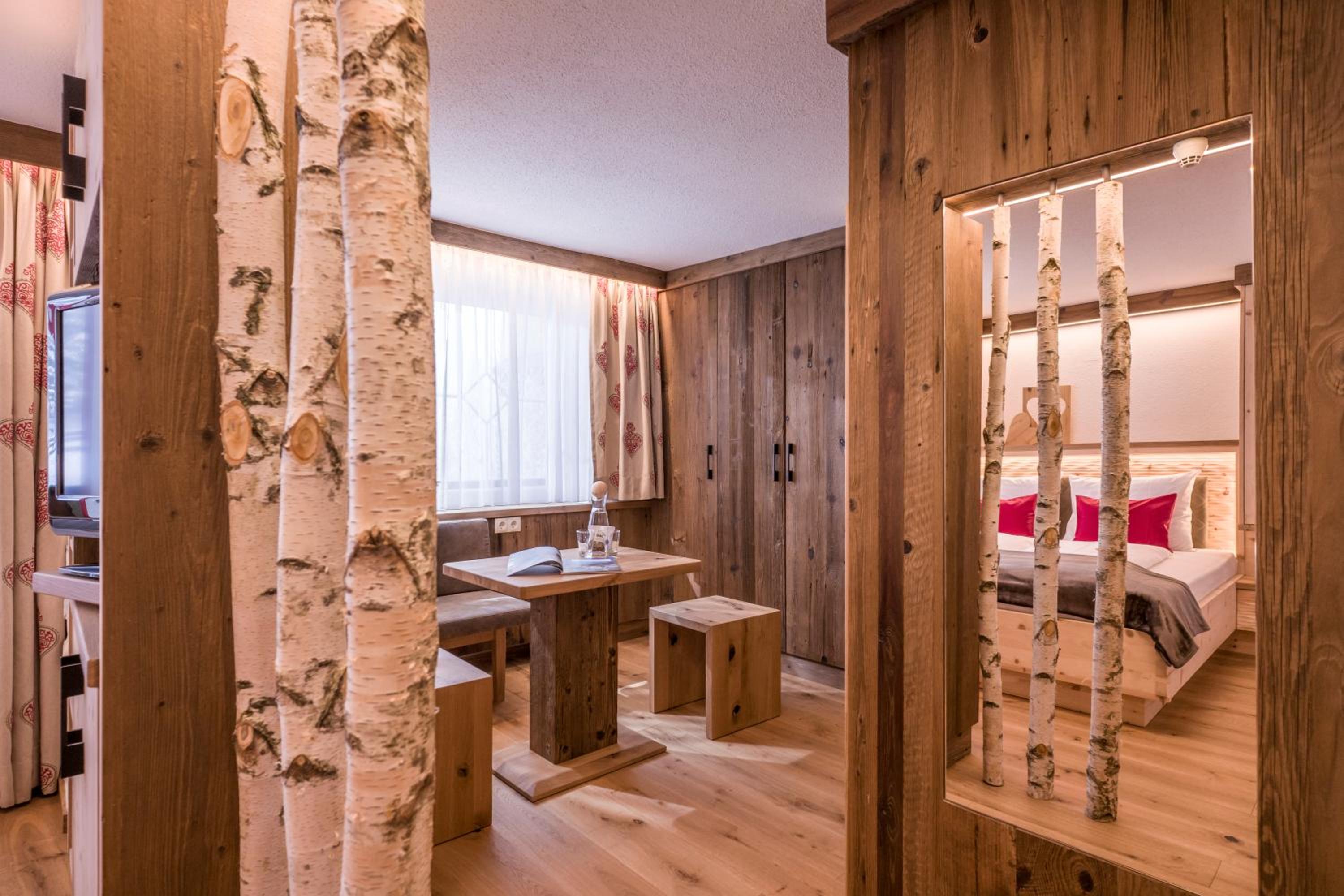 Junior Suite (2 Adults) - Photo 1