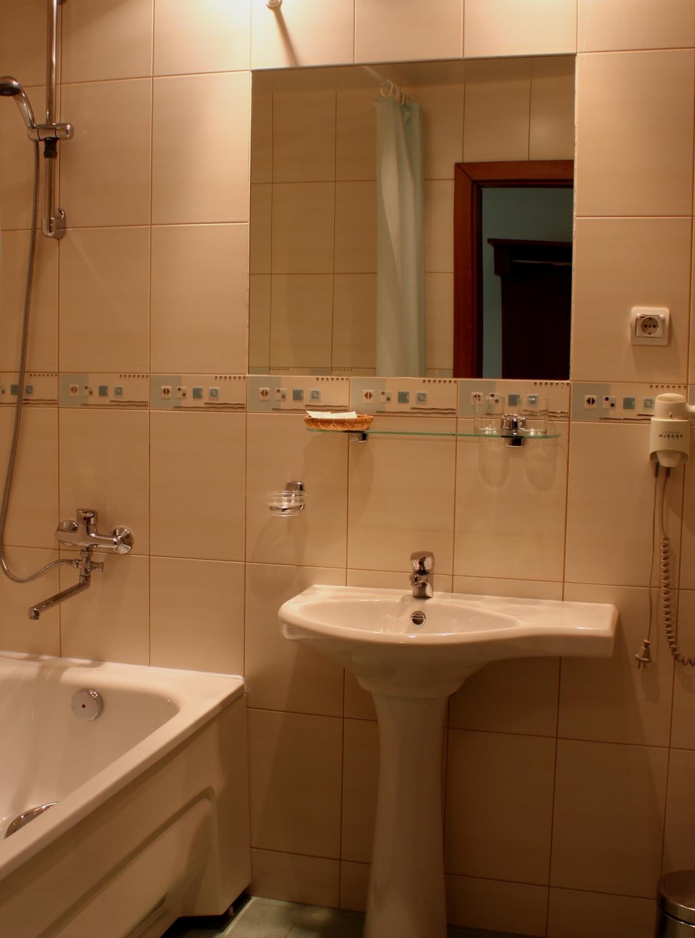 Suite with Balcony - Photo 4