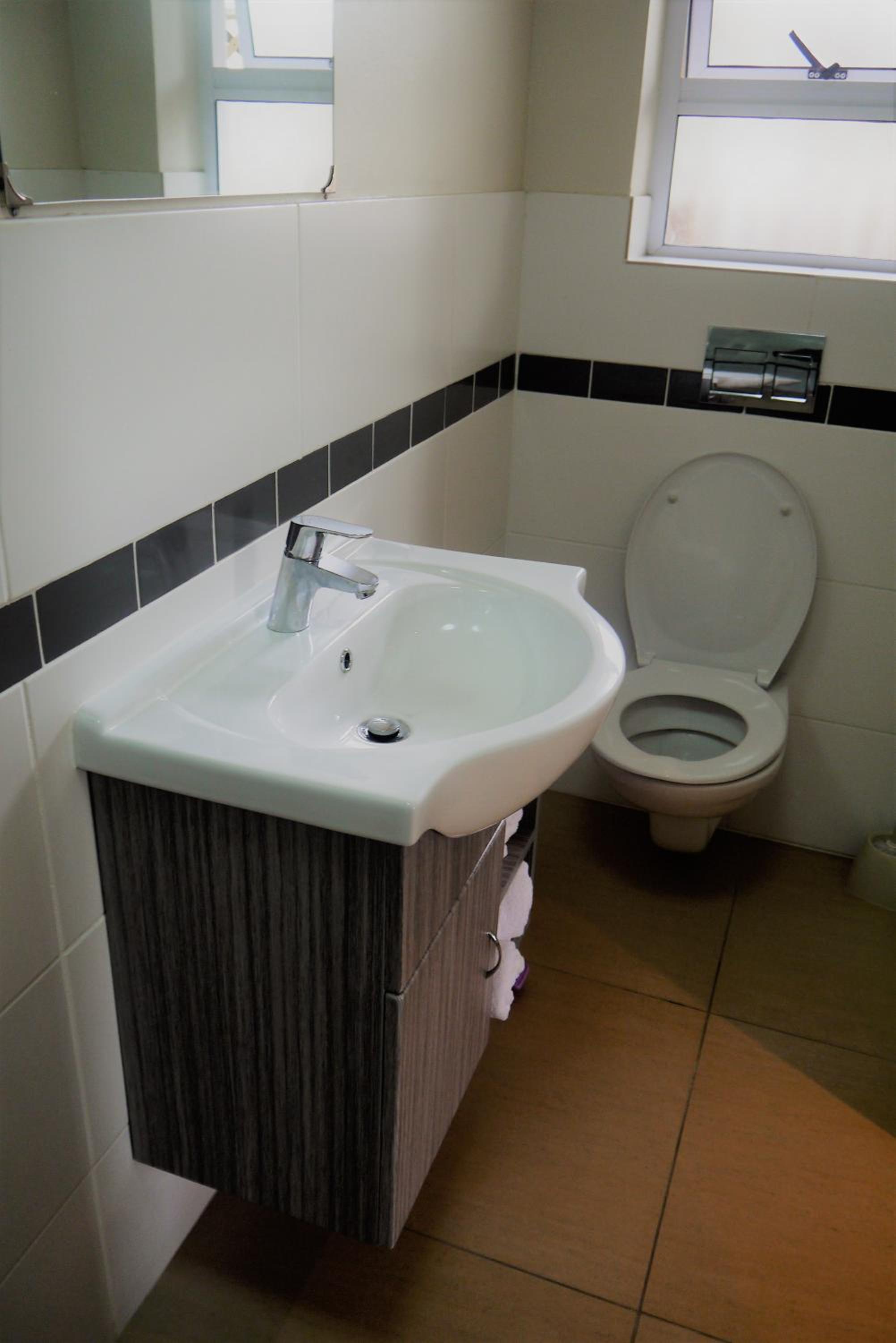 Economy Double or Twin Room (No View) - Photo 2