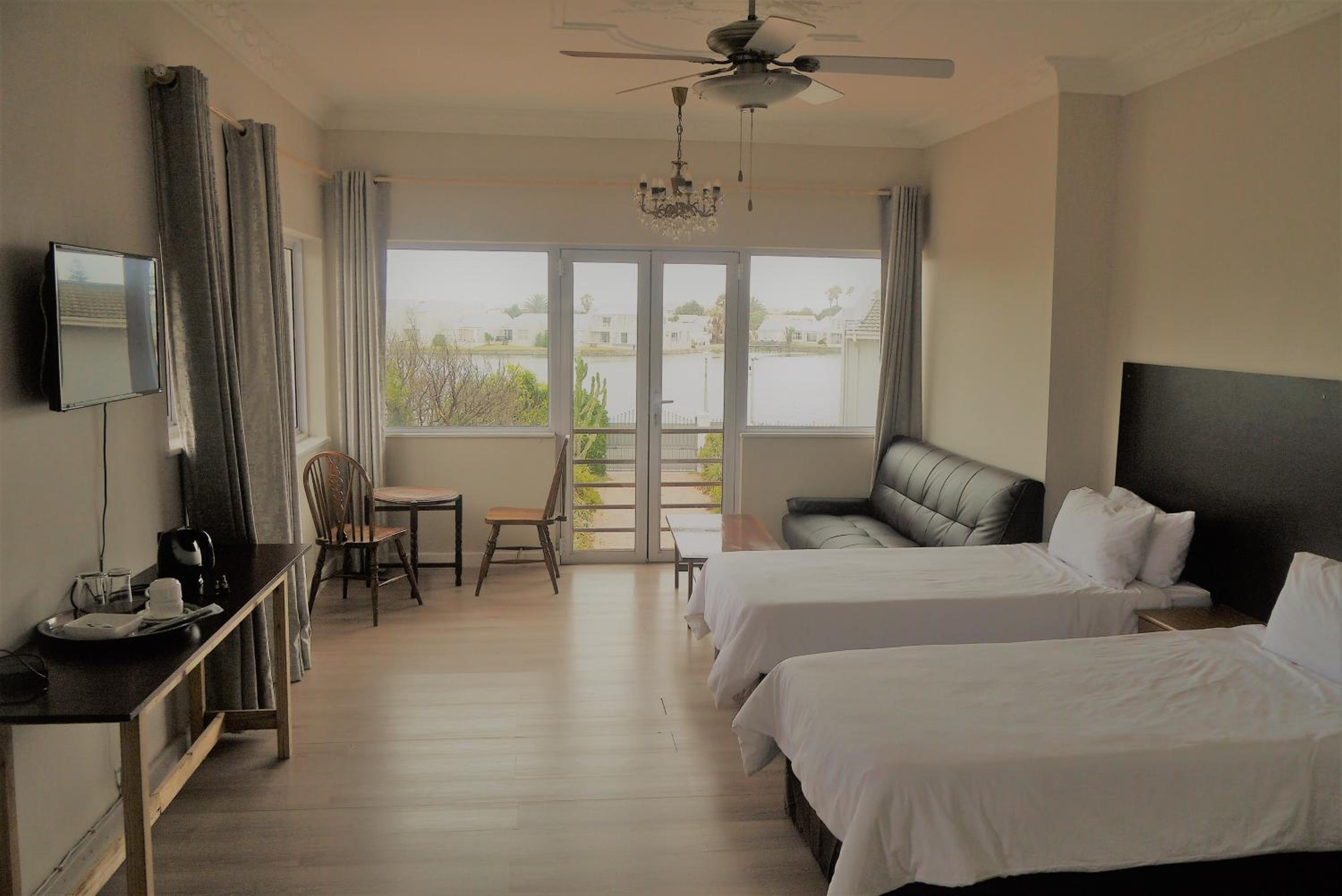 Double or Twin Room Partial Lagoon View  - Photo 1