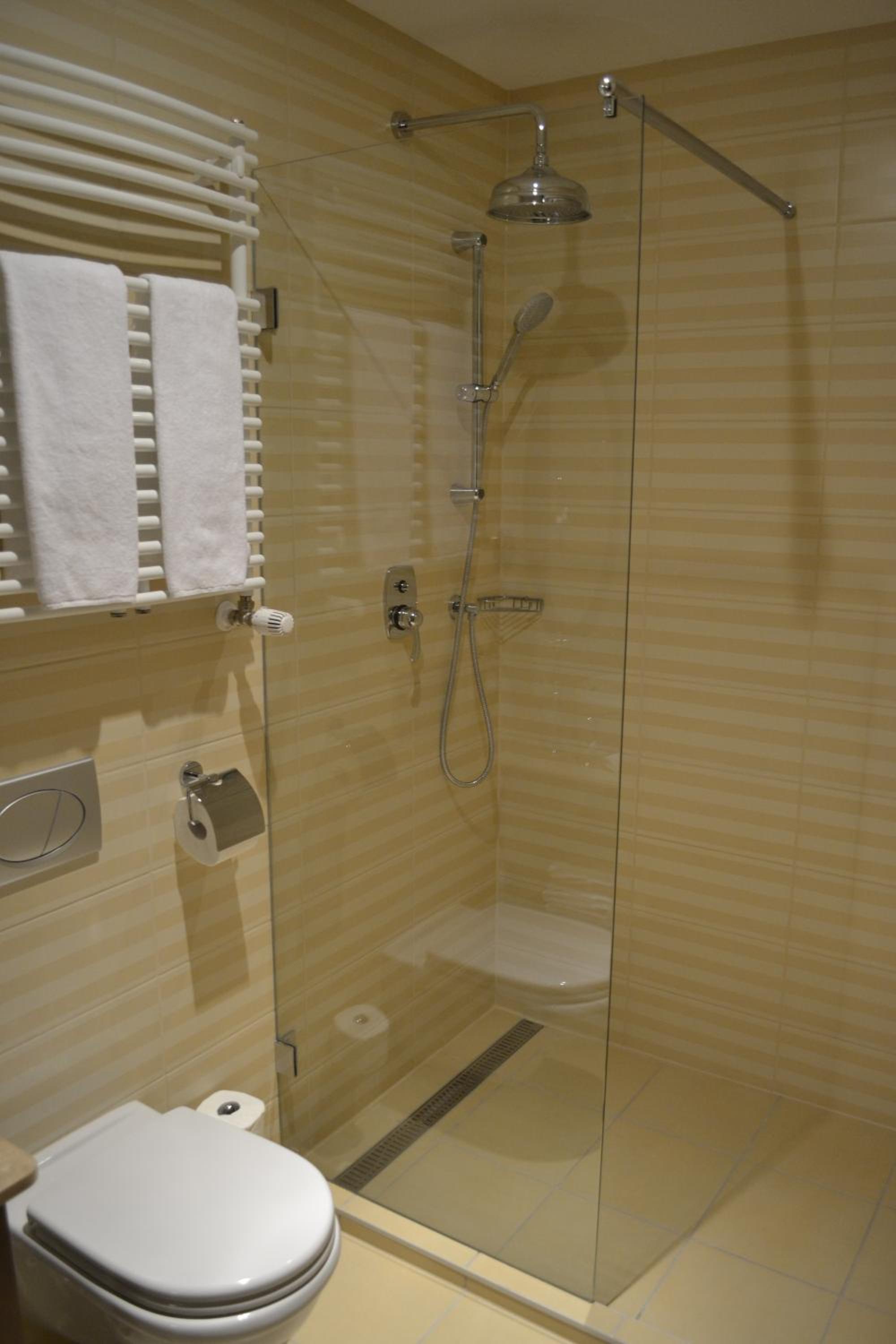 Superior Double Room with City View - Photo 12