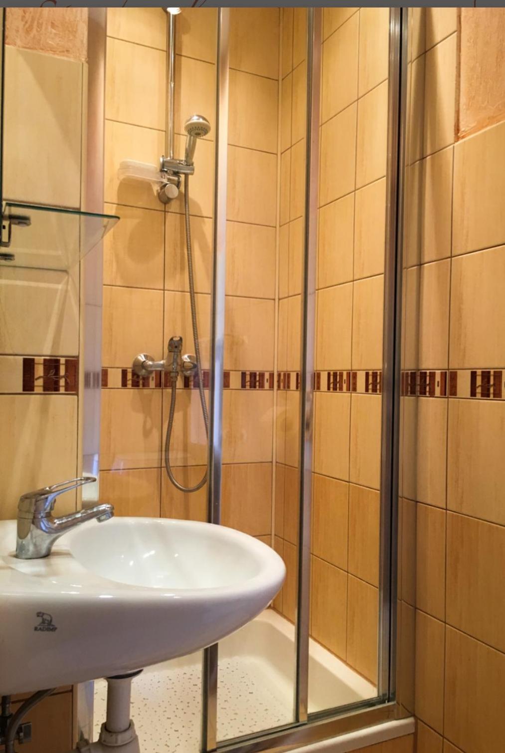 Quadruple Room with Private External Bathroom - Photo 4