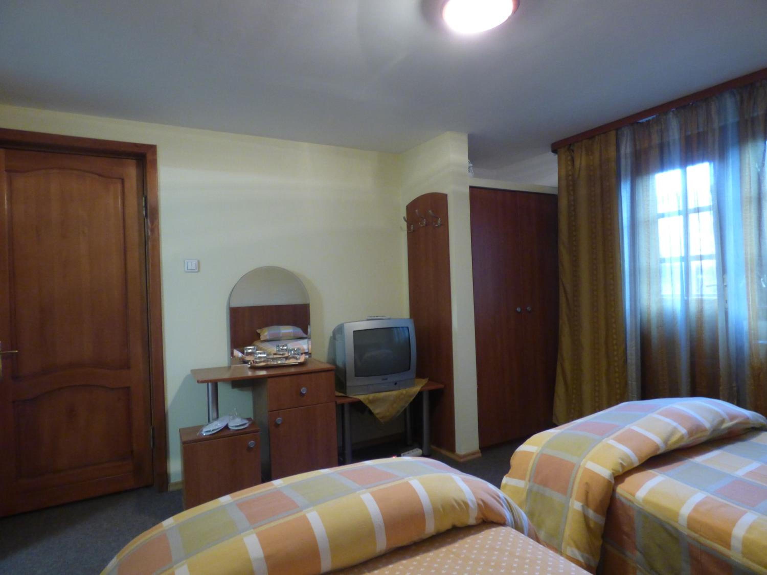 Double or Twin Room - Photo 5