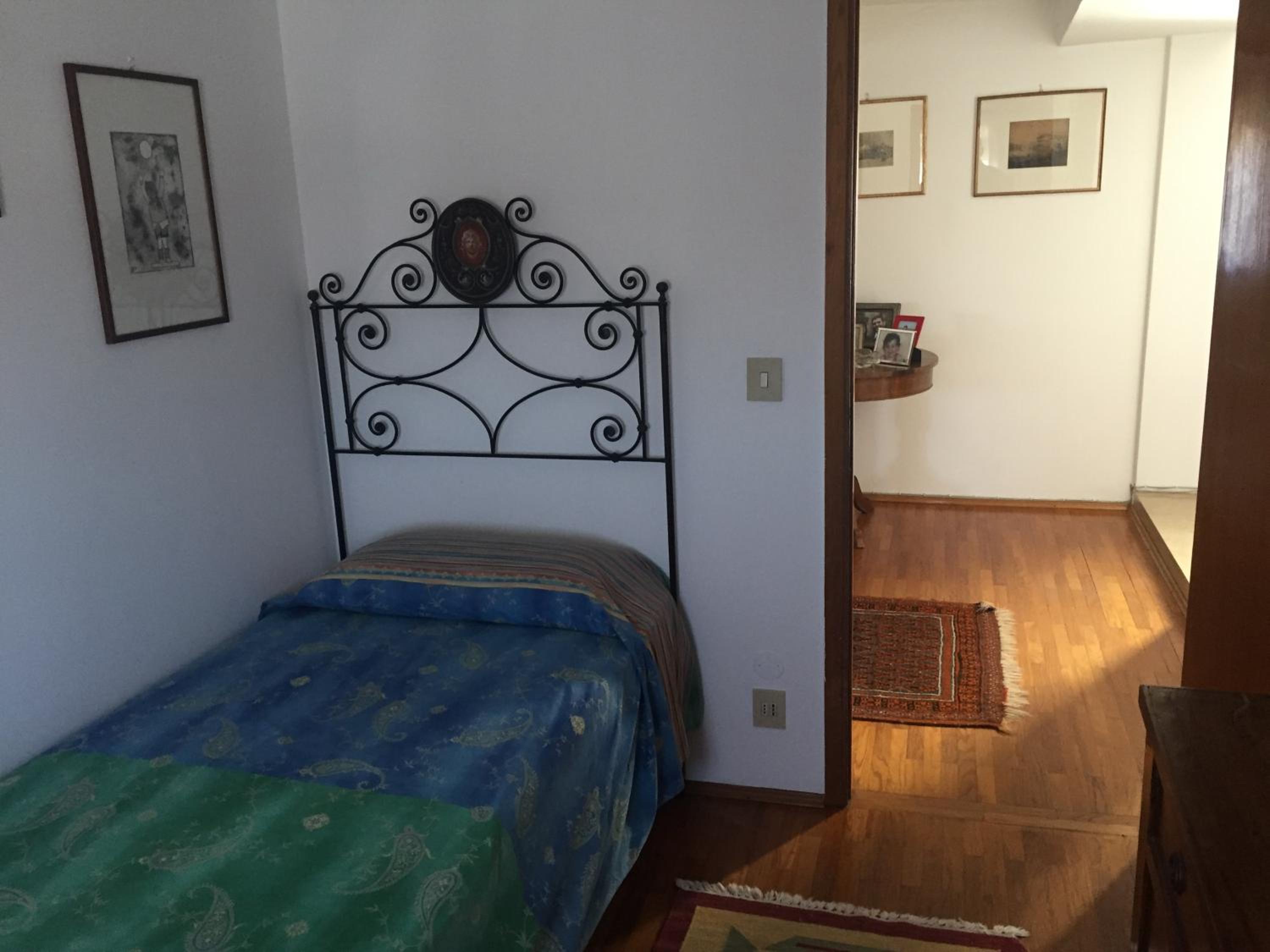 Standard Single Room With Shared Bathroom photo 1