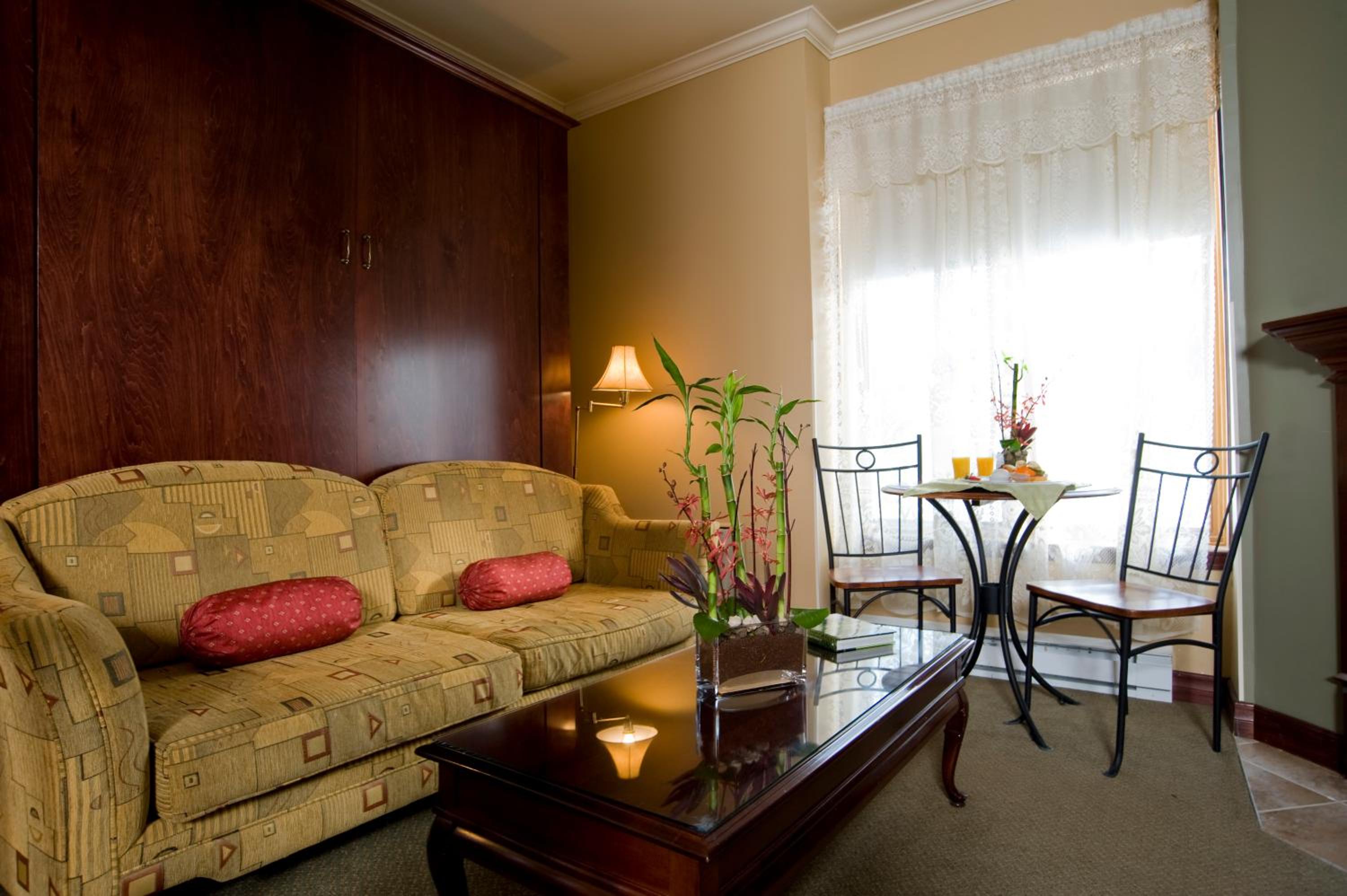 Queen Suite - Photo 3