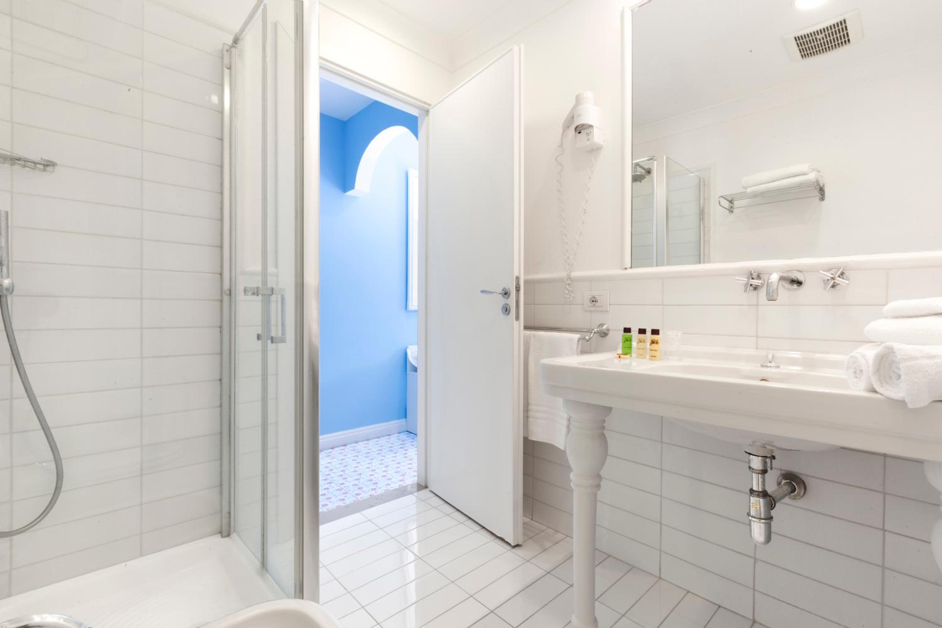 Superior Double or Twin Room with Sea View - Photo 13