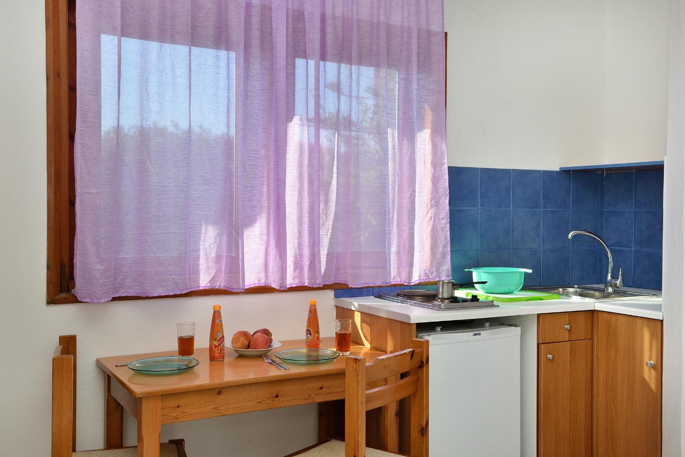 One-Bedroom Apartment - Photo 6