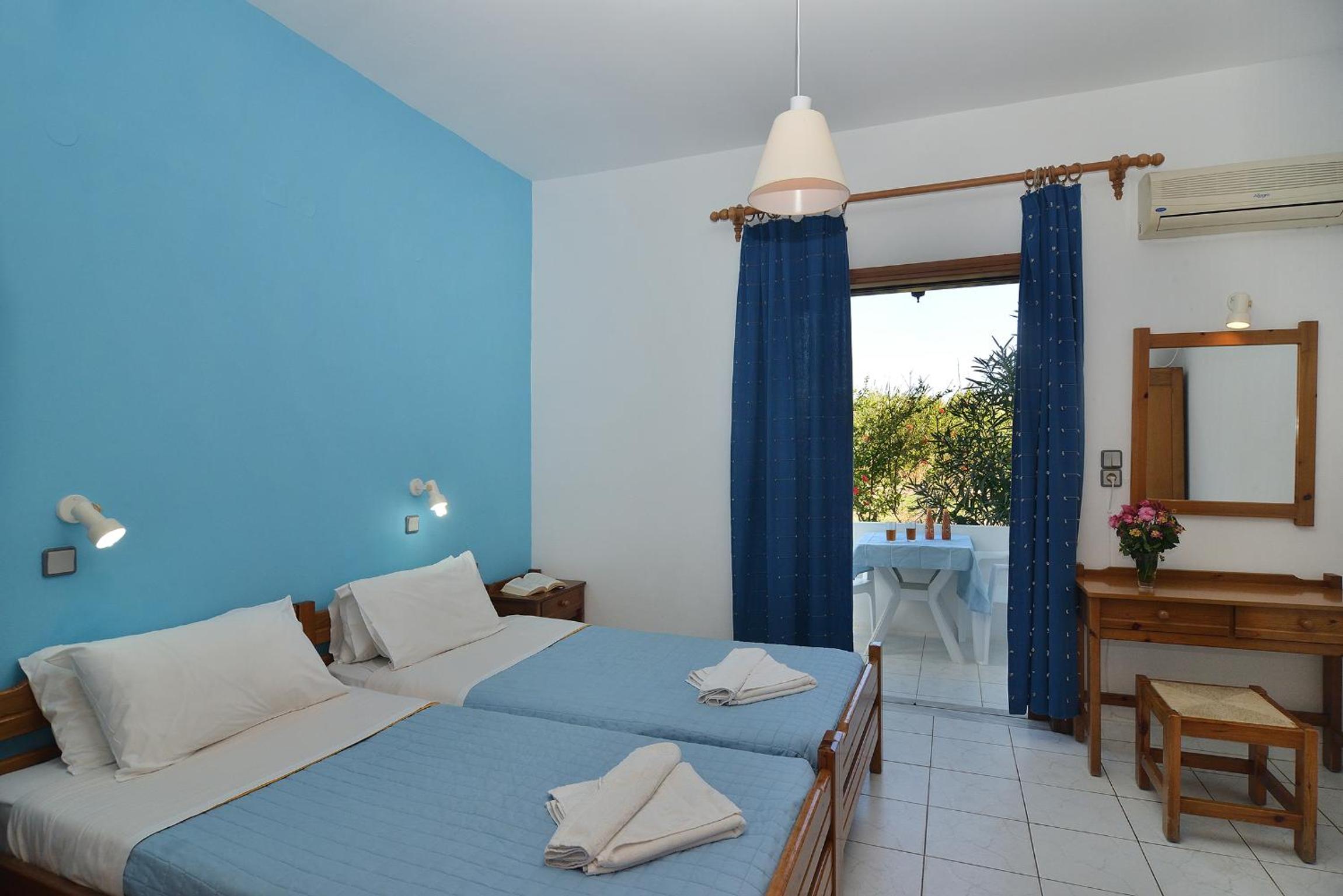 One-Bedroom Apartment - Photo 2
