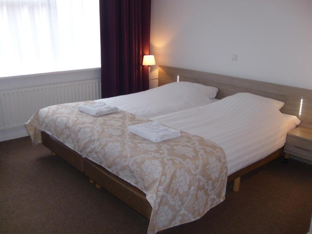Deluxe Twin Room with Bath photo 3