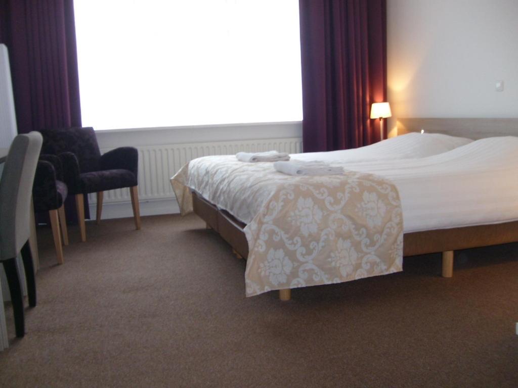 Deluxe Twin Room with Bath photo 2