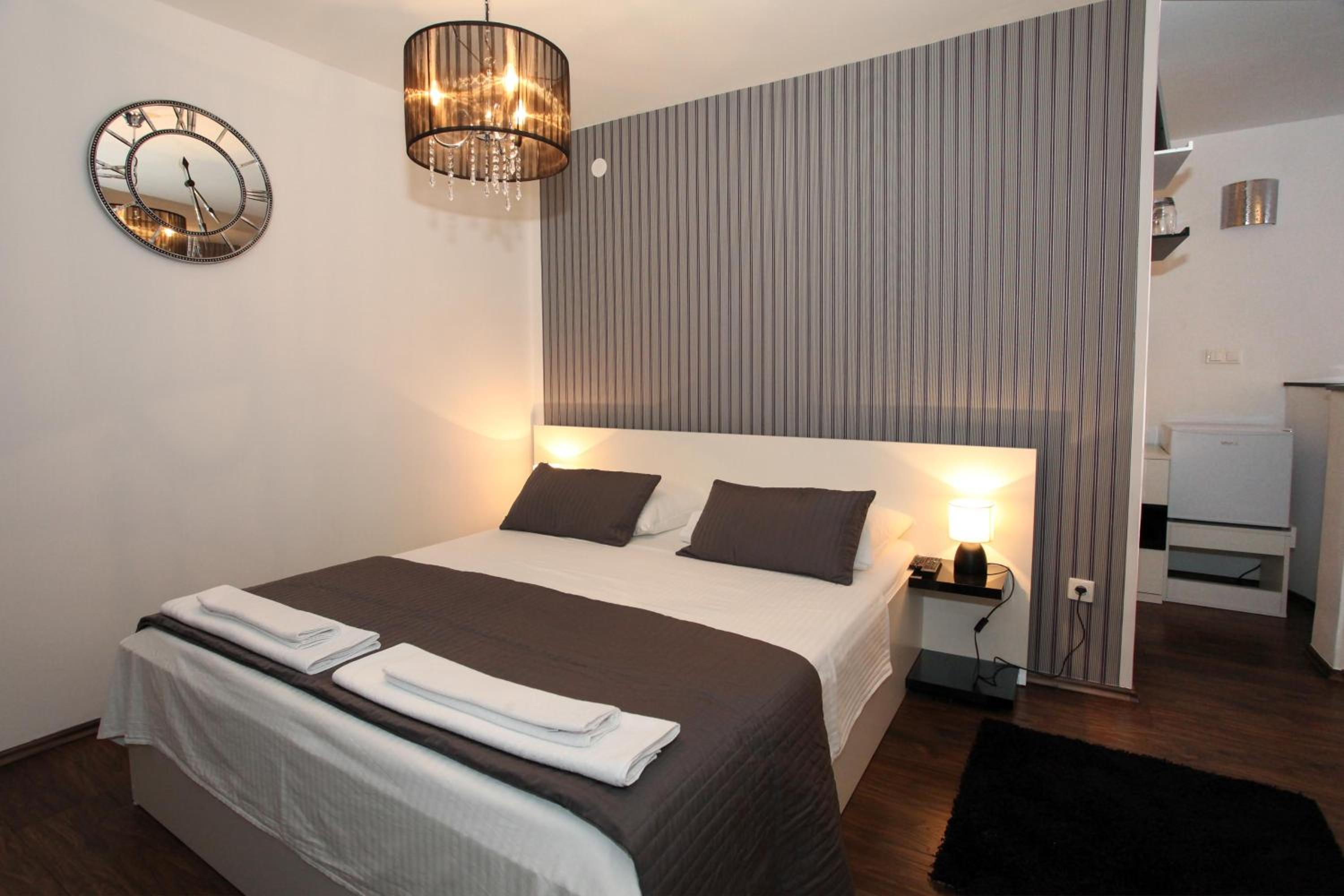Deluxe Suite with Terrace - Photo 2