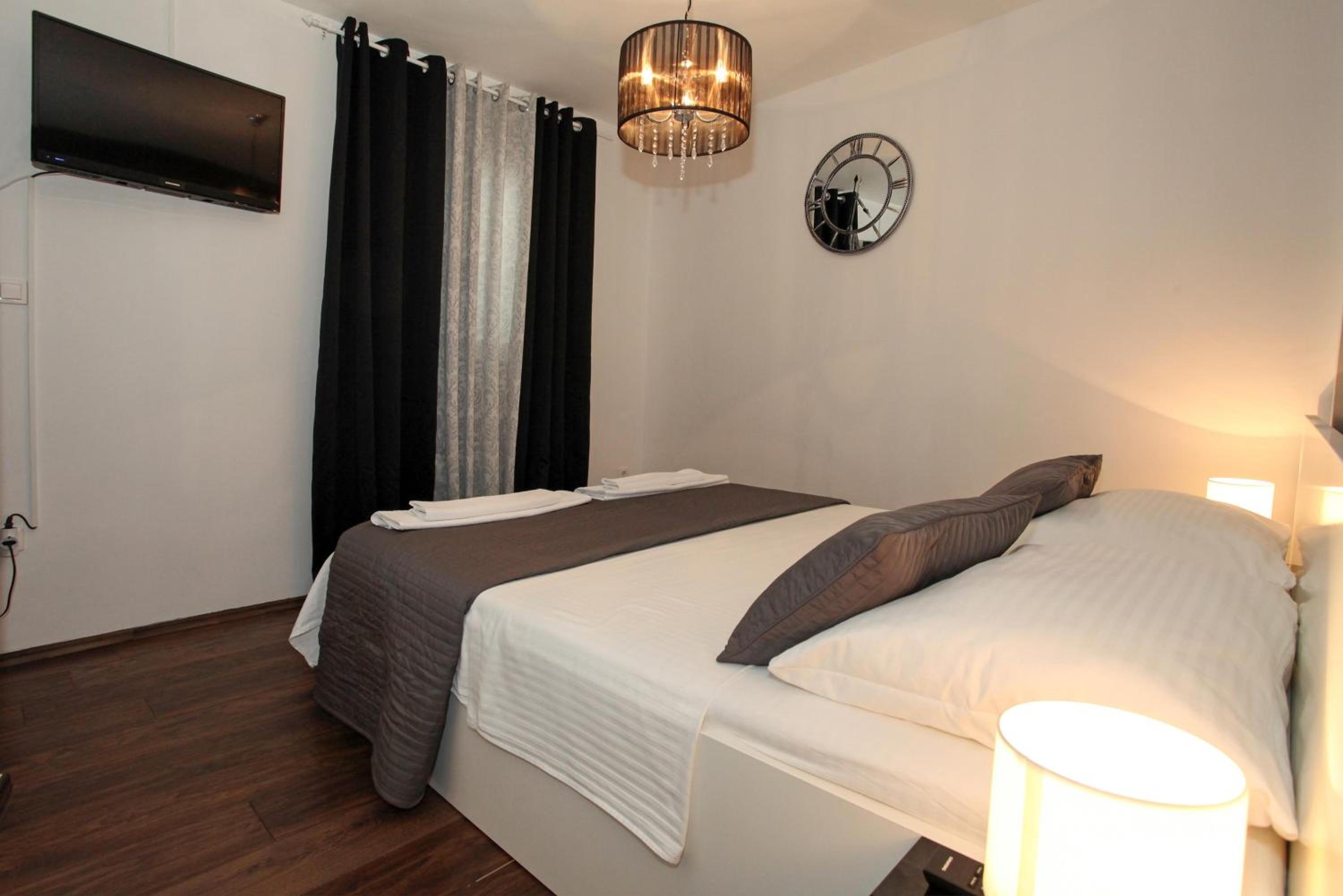Deluxe Suite with Terrace - Photo 1