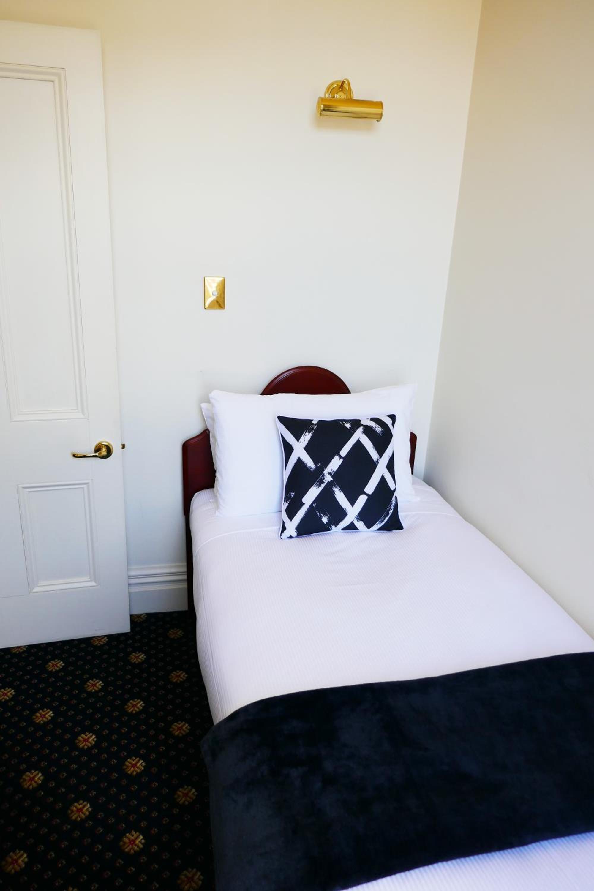 Studio suite with separate single bedroom