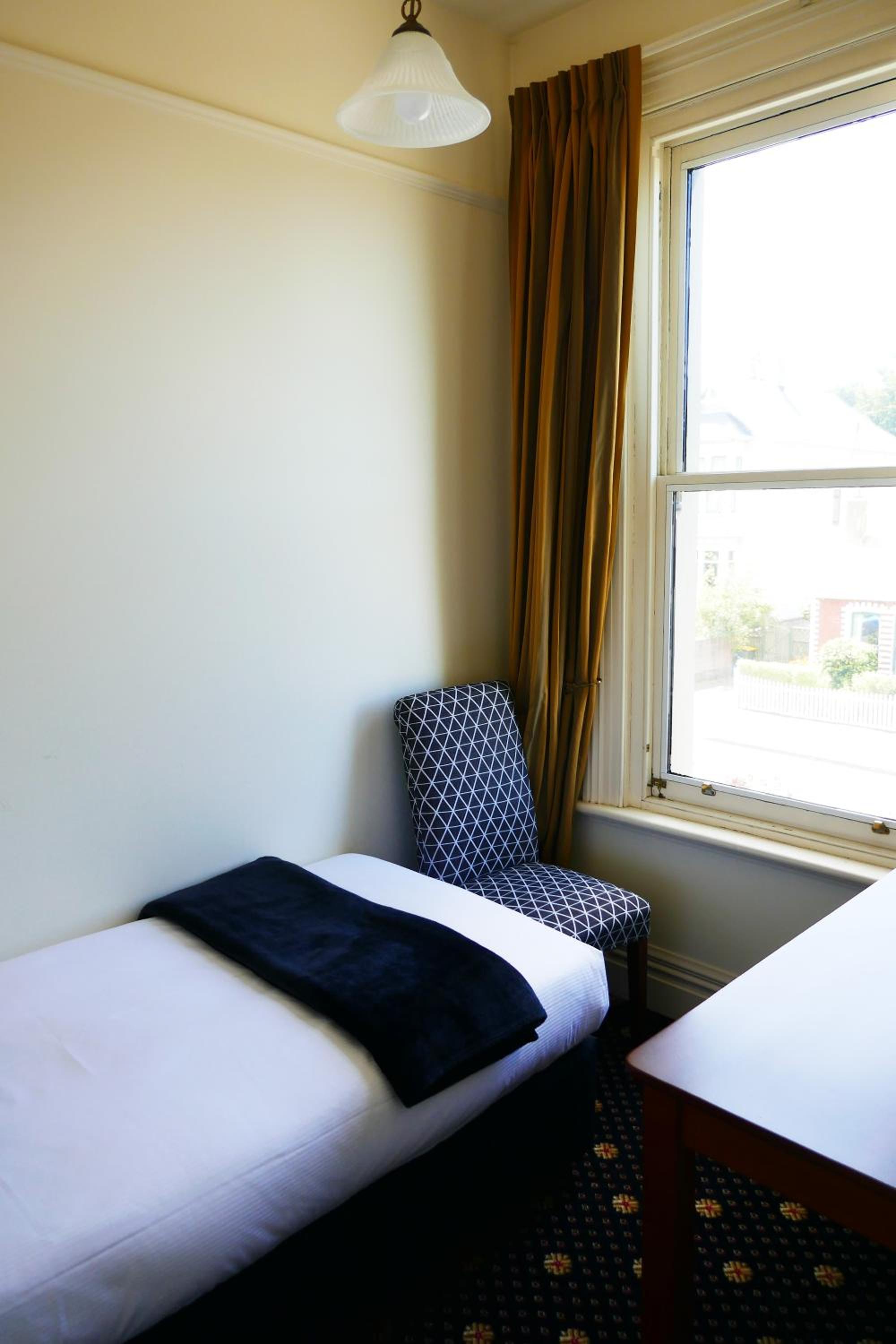 Studio suite with separate single bedroom thumbnail 6