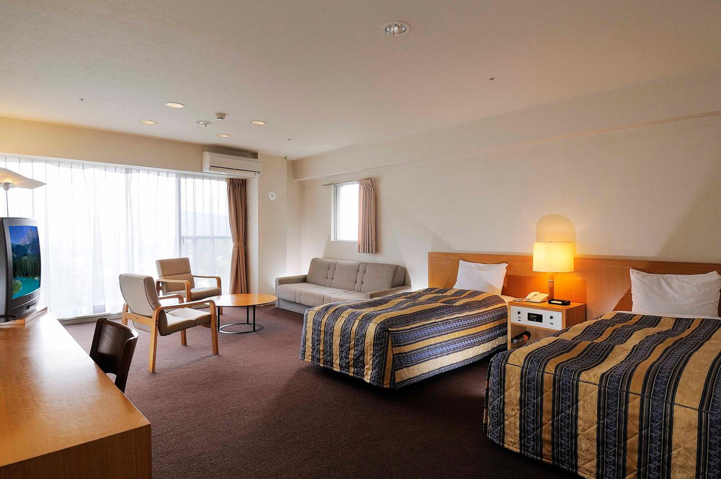 Twin Room - Non-Smoking photo 3