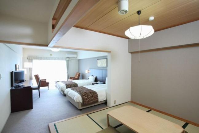 Twin Room with Tatami Area - Smoking photo 2