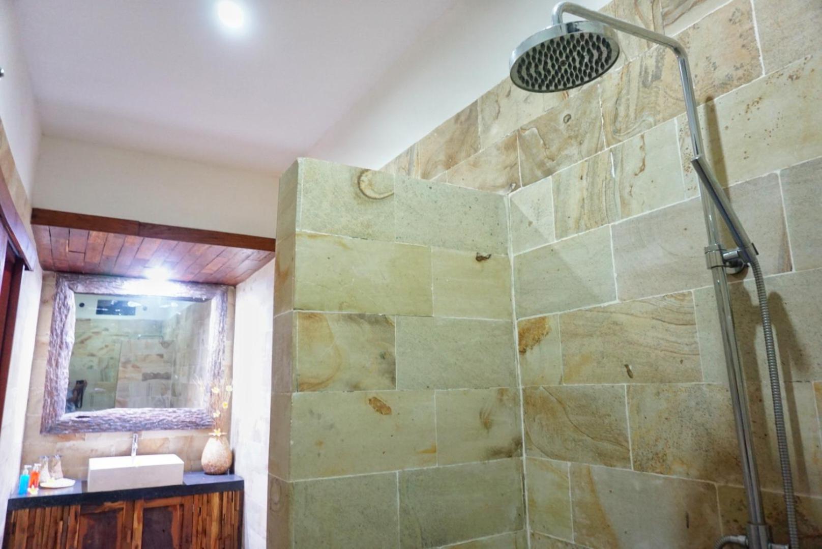 Villa with Private Pool - Photo 12