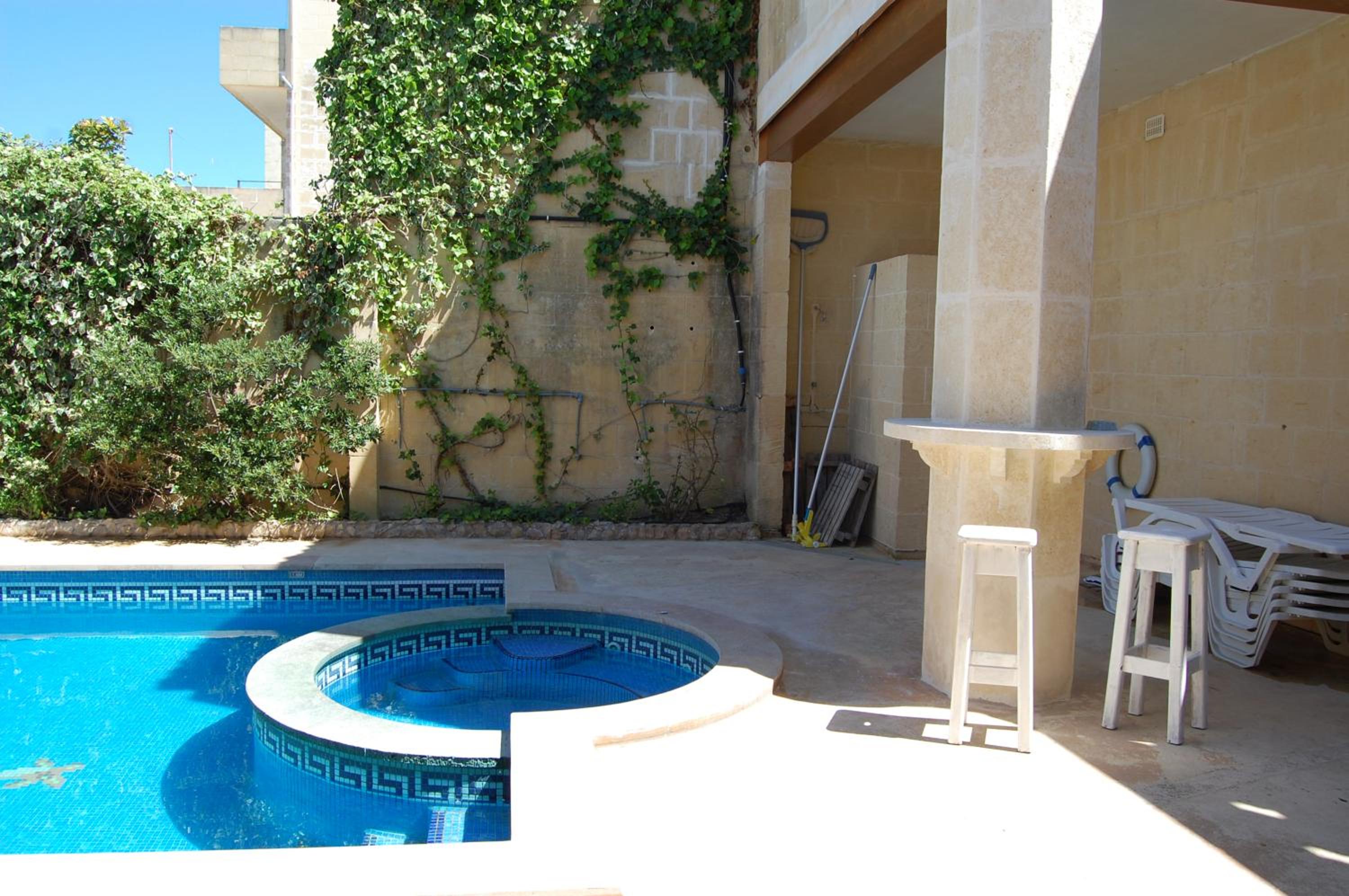 Double Room With Pool View photo 2
