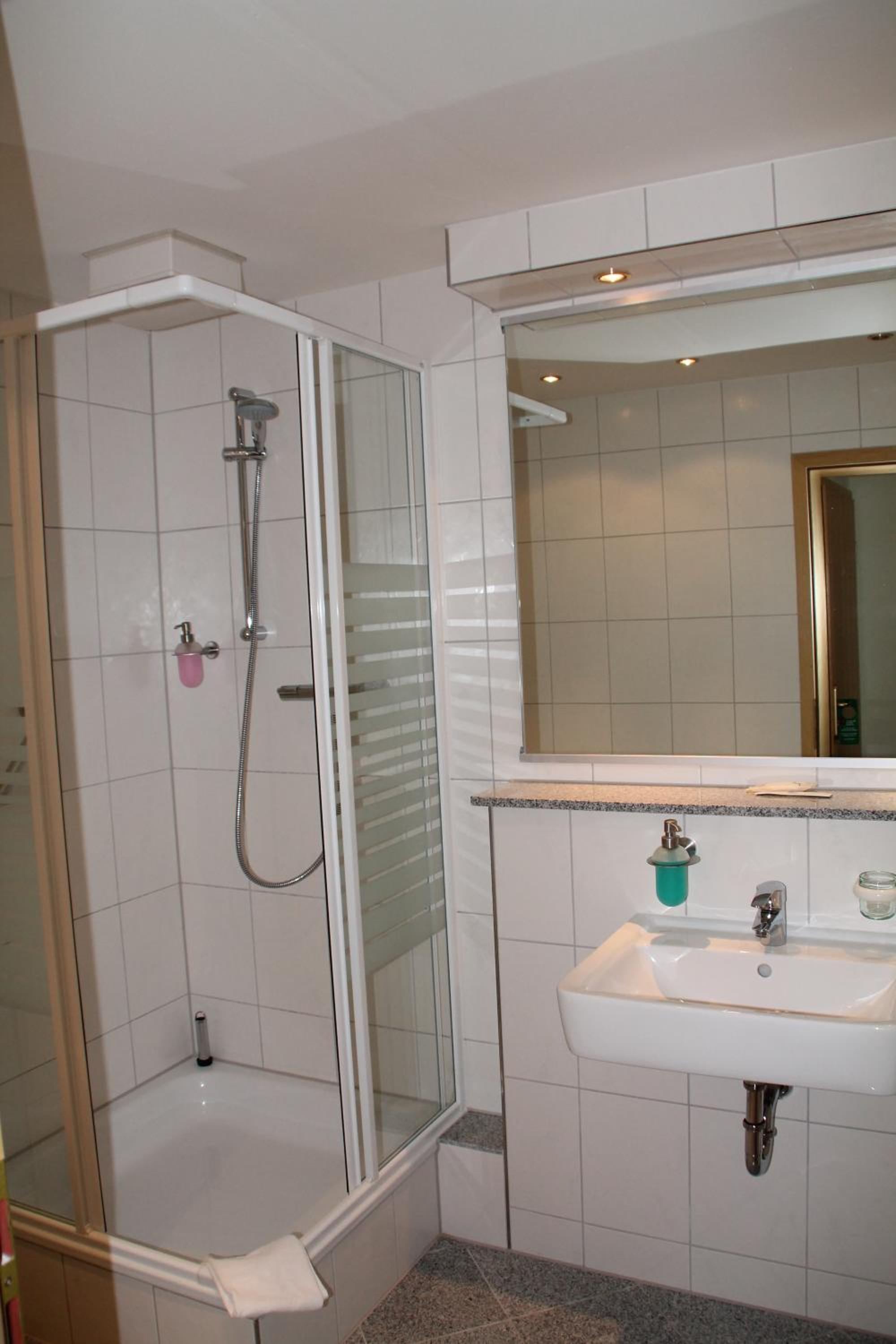 Twin Room - Photo 2