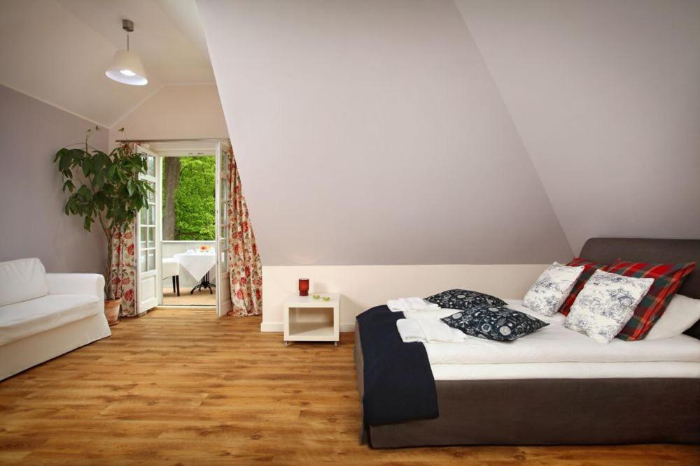One-Bedroom Apartment photo 1