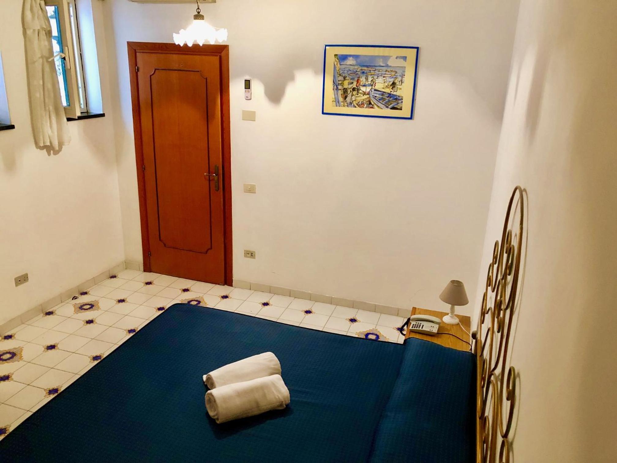 Standard Double Room - Photo 4