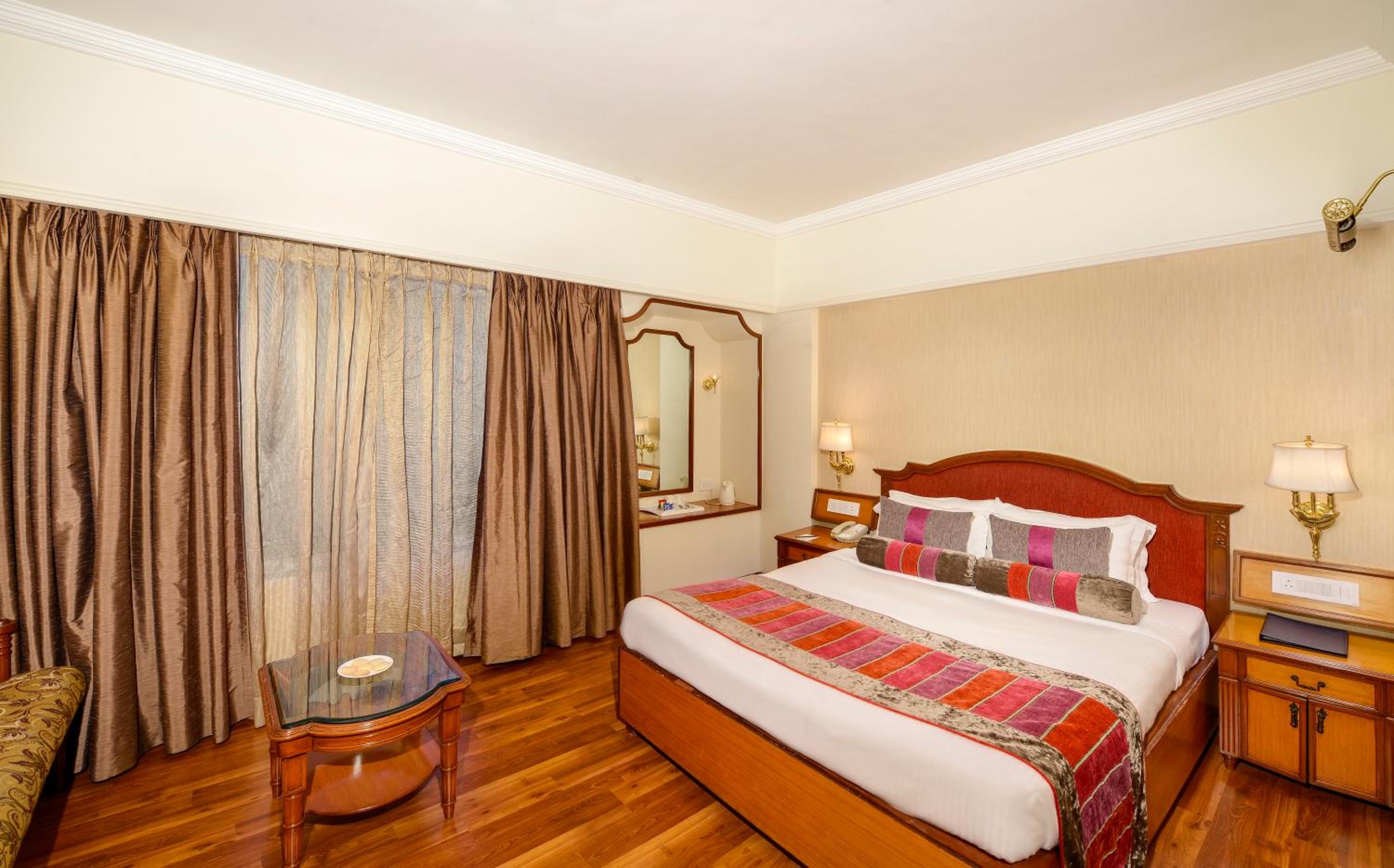 Deluxe King Room  photo 2