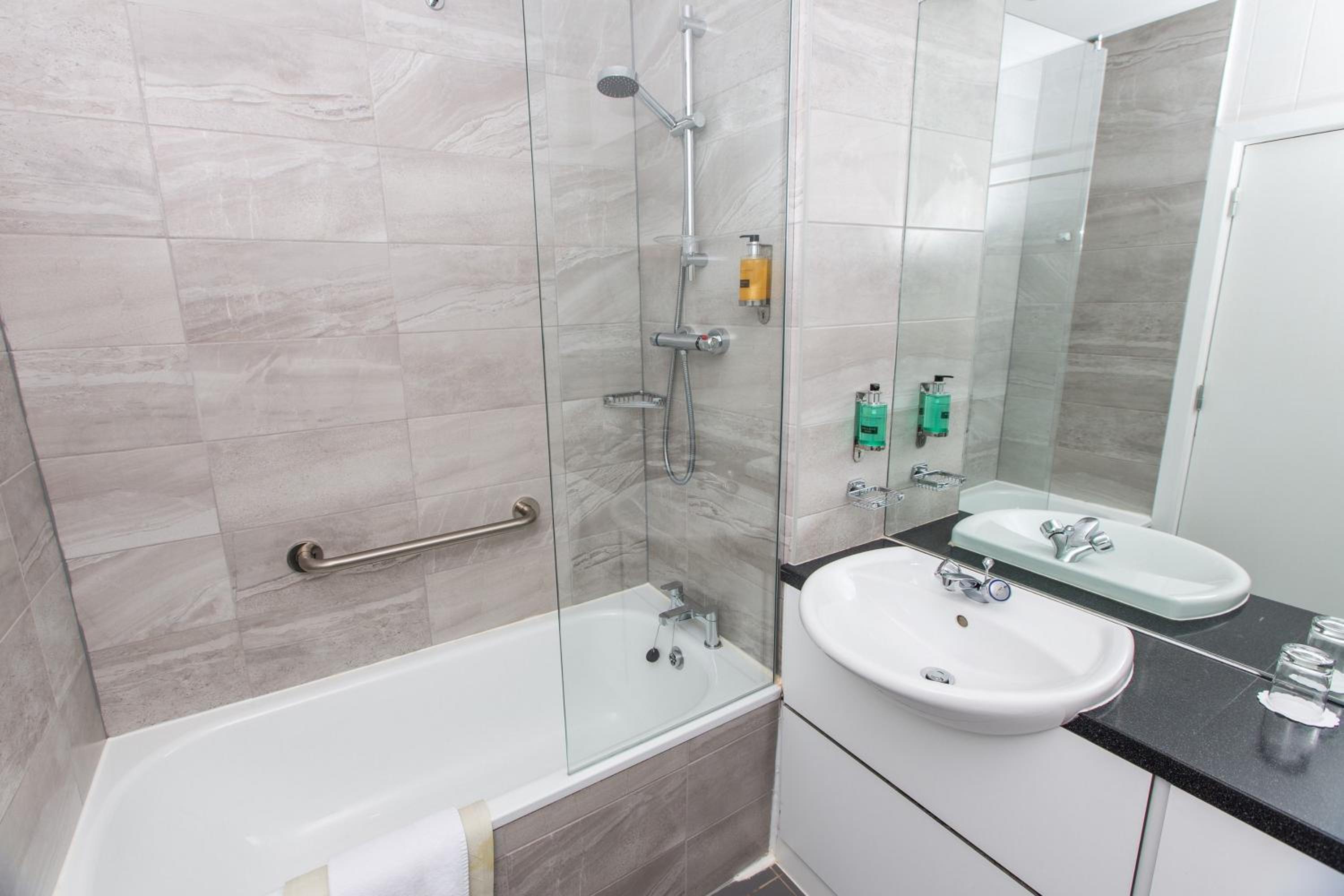 2 Bedroom Suite - Photo 17