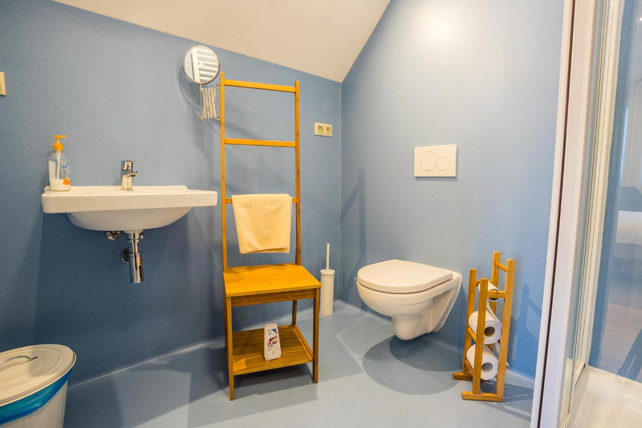Large Double Room - Photo 7
