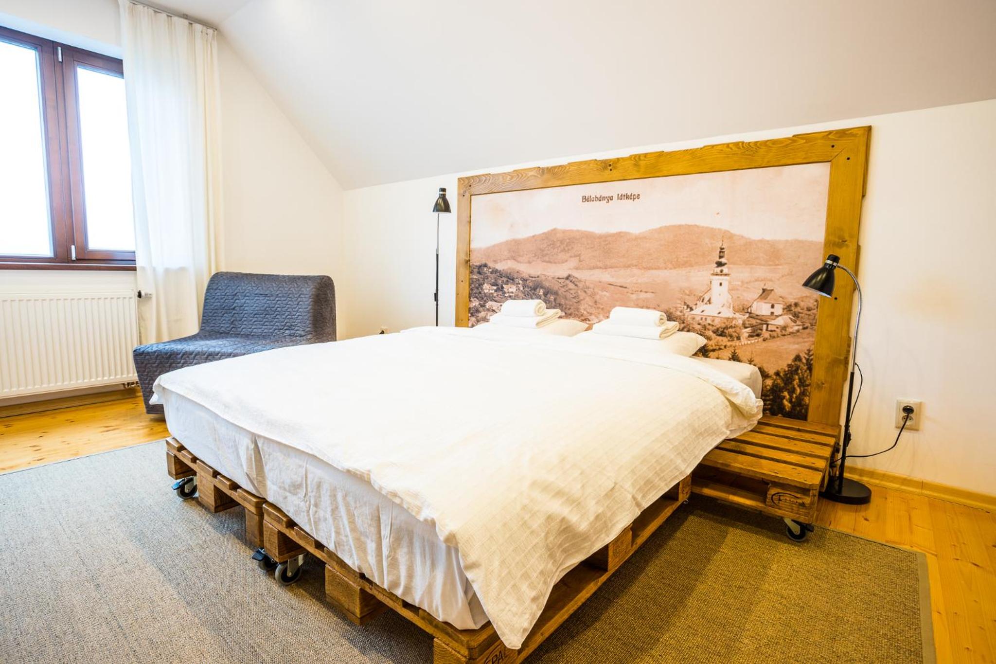 Large Double Room - Photo 2