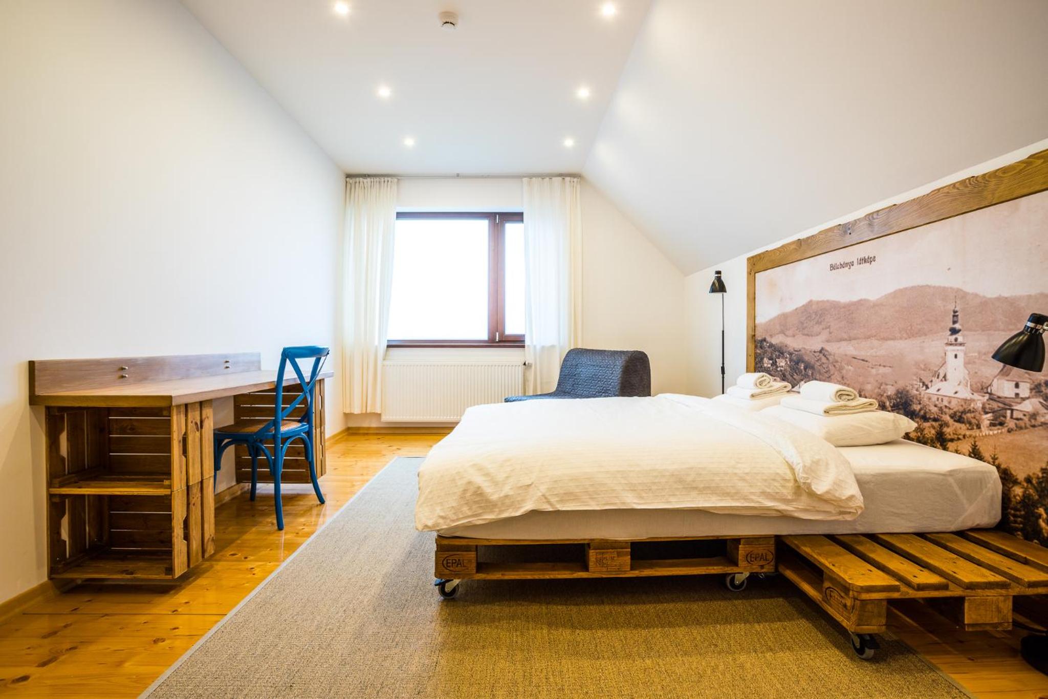 Large Double Room - Photo 3