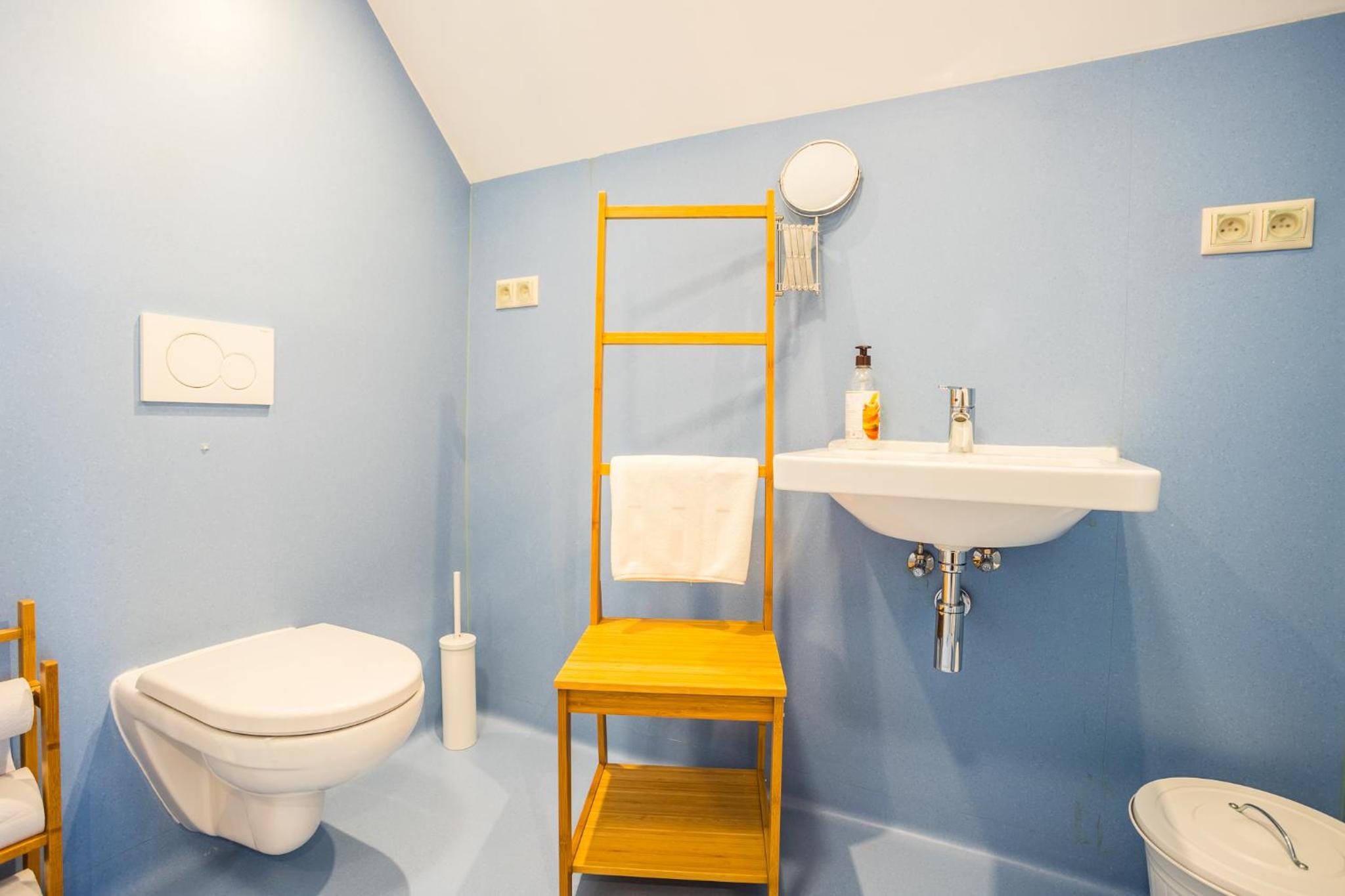 Large Double Room - Photo 4