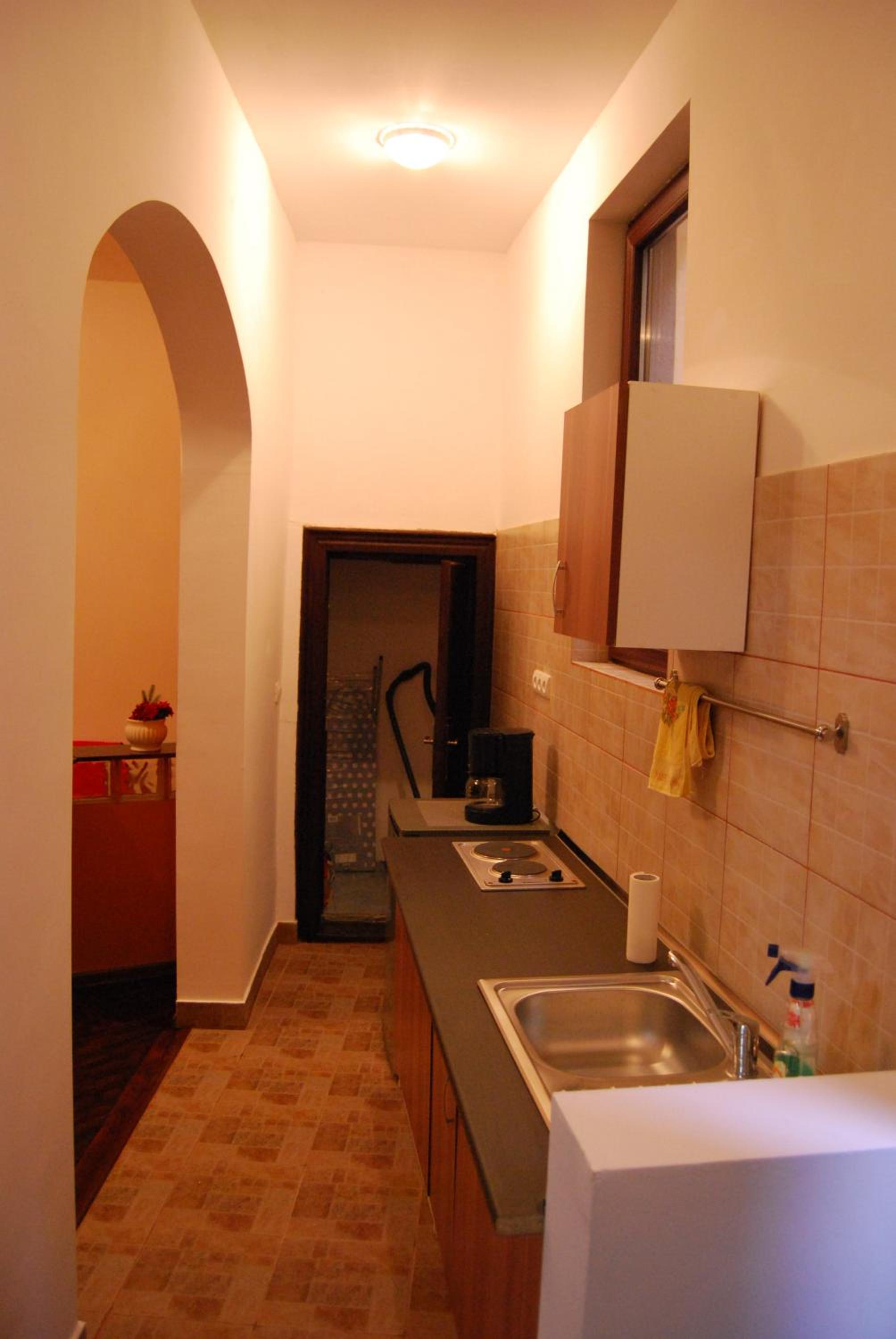 Two-Bedroom Apartment with Garden View and Private Kitchen/Bathroom - Photo 6