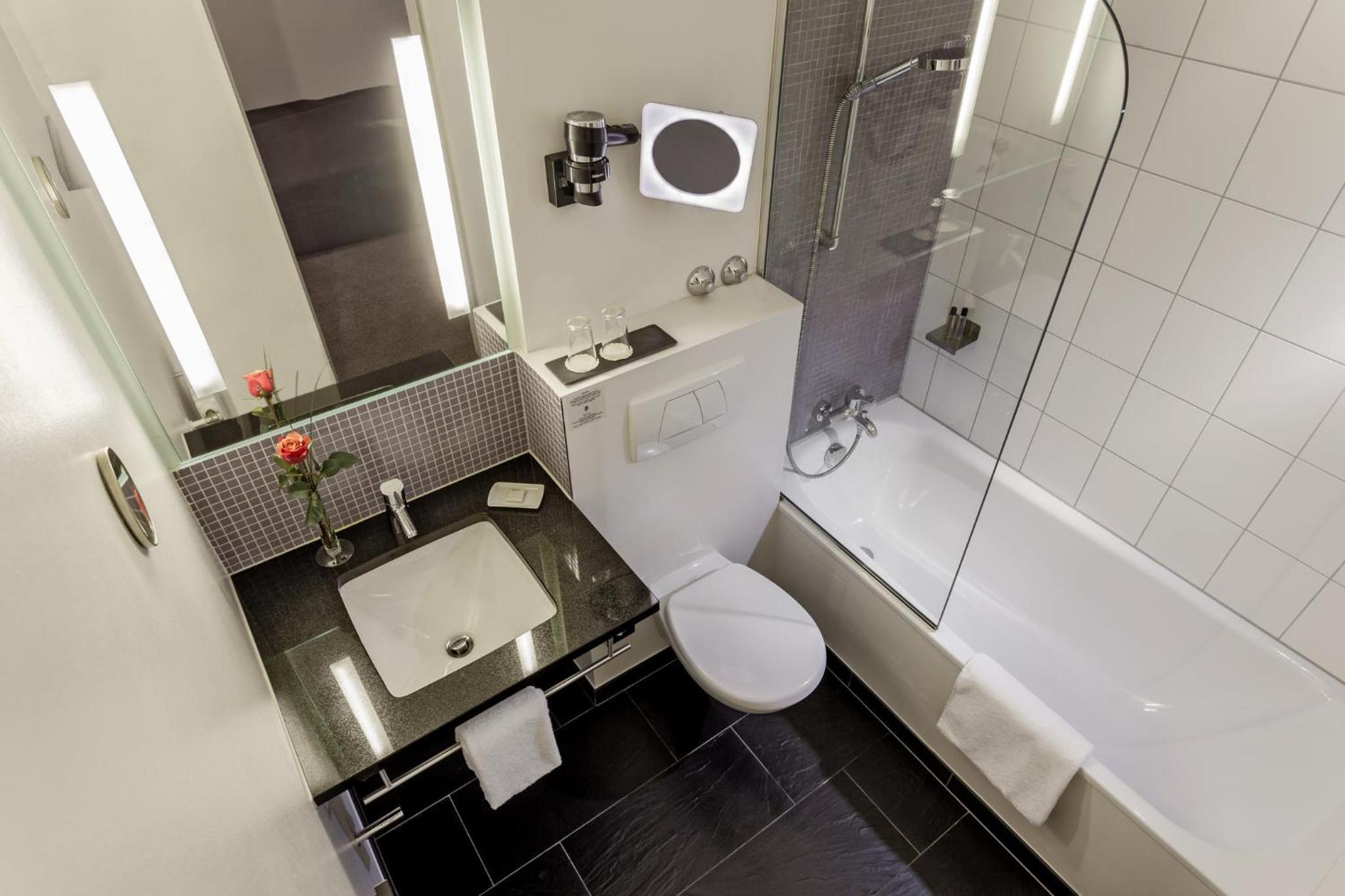 Double Room with Balcony - Photo 4