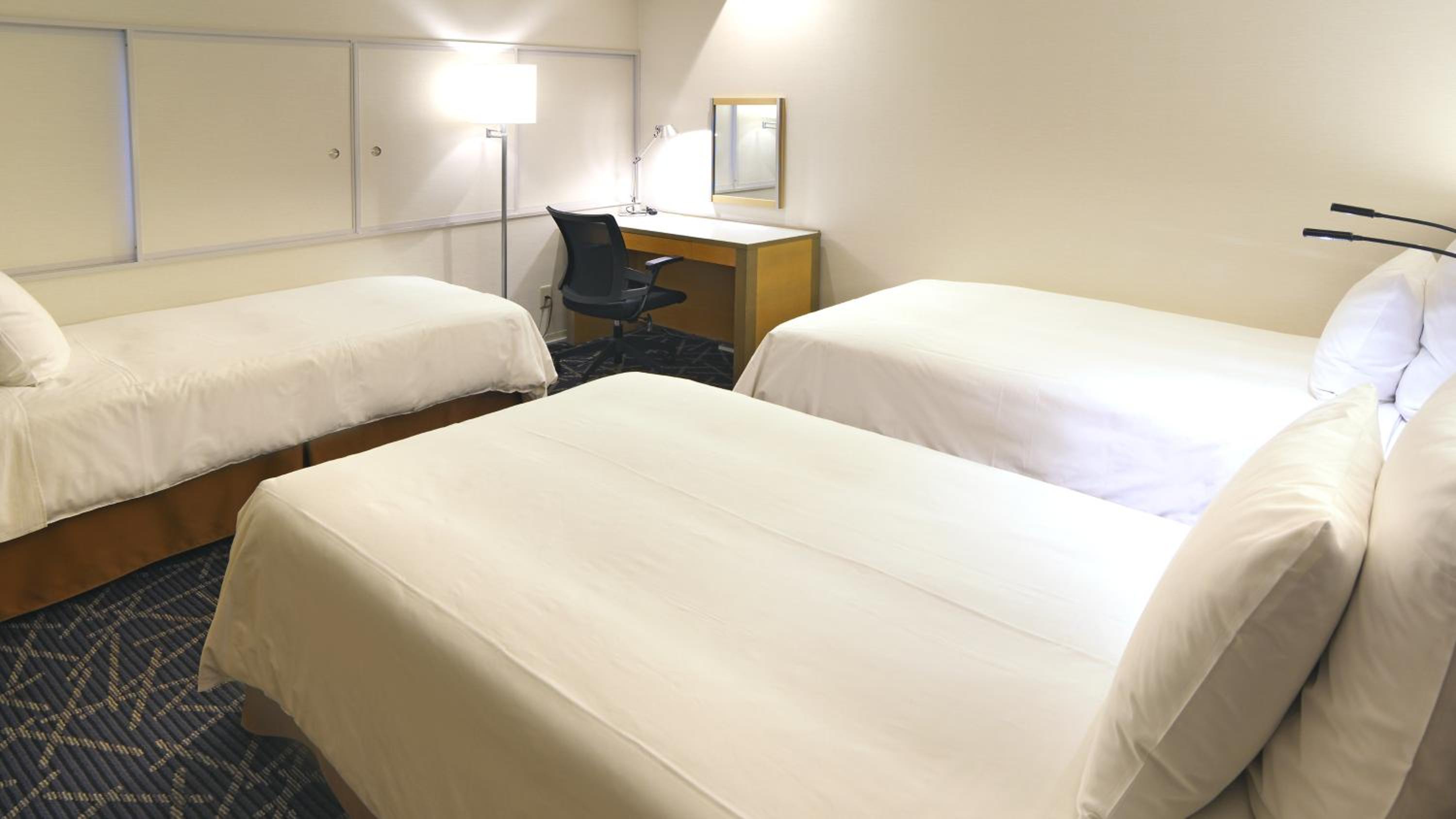 Twin Room with Sofa Bed - Non-Smoking