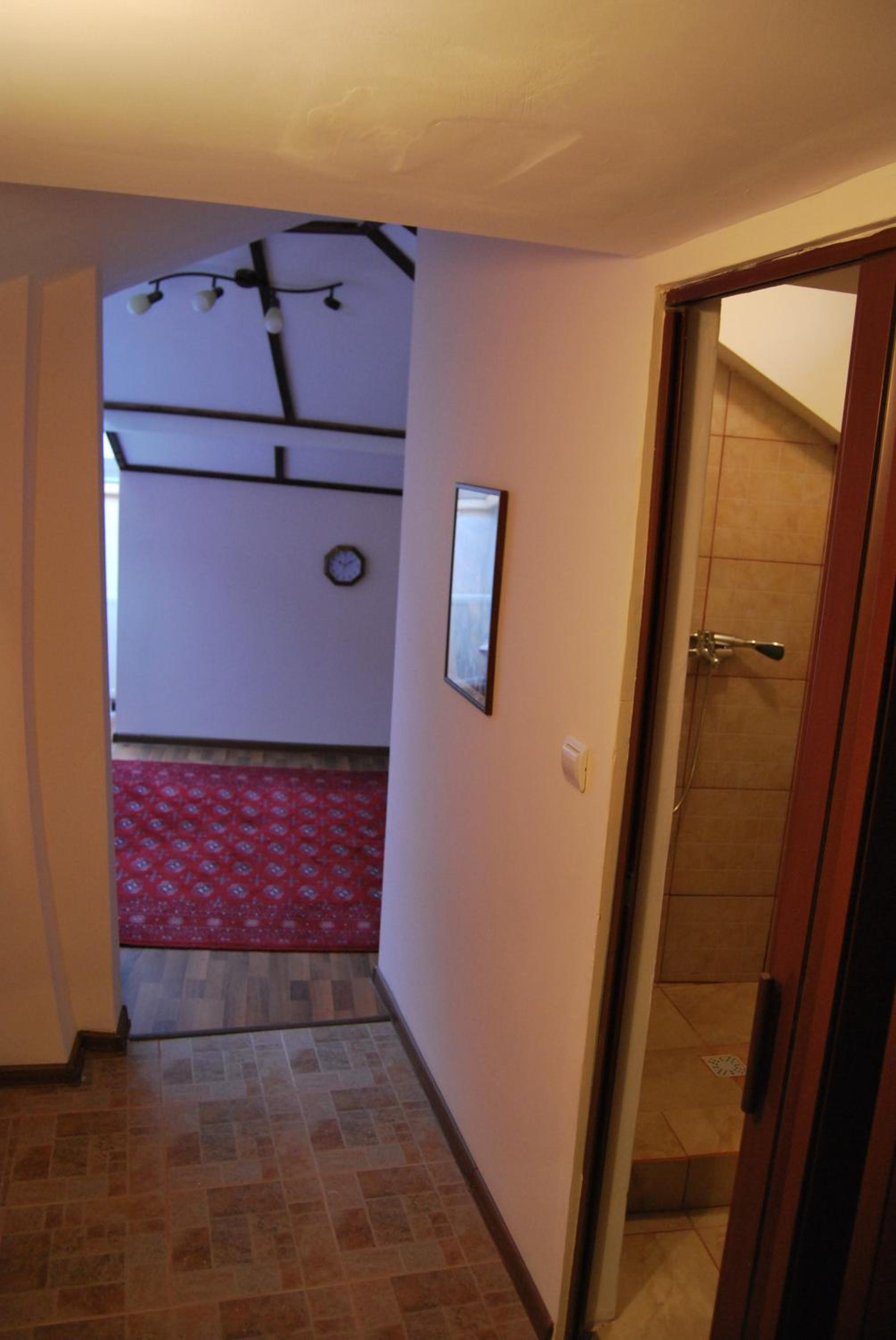 Twin Room with Private Bathroom - Photo 5