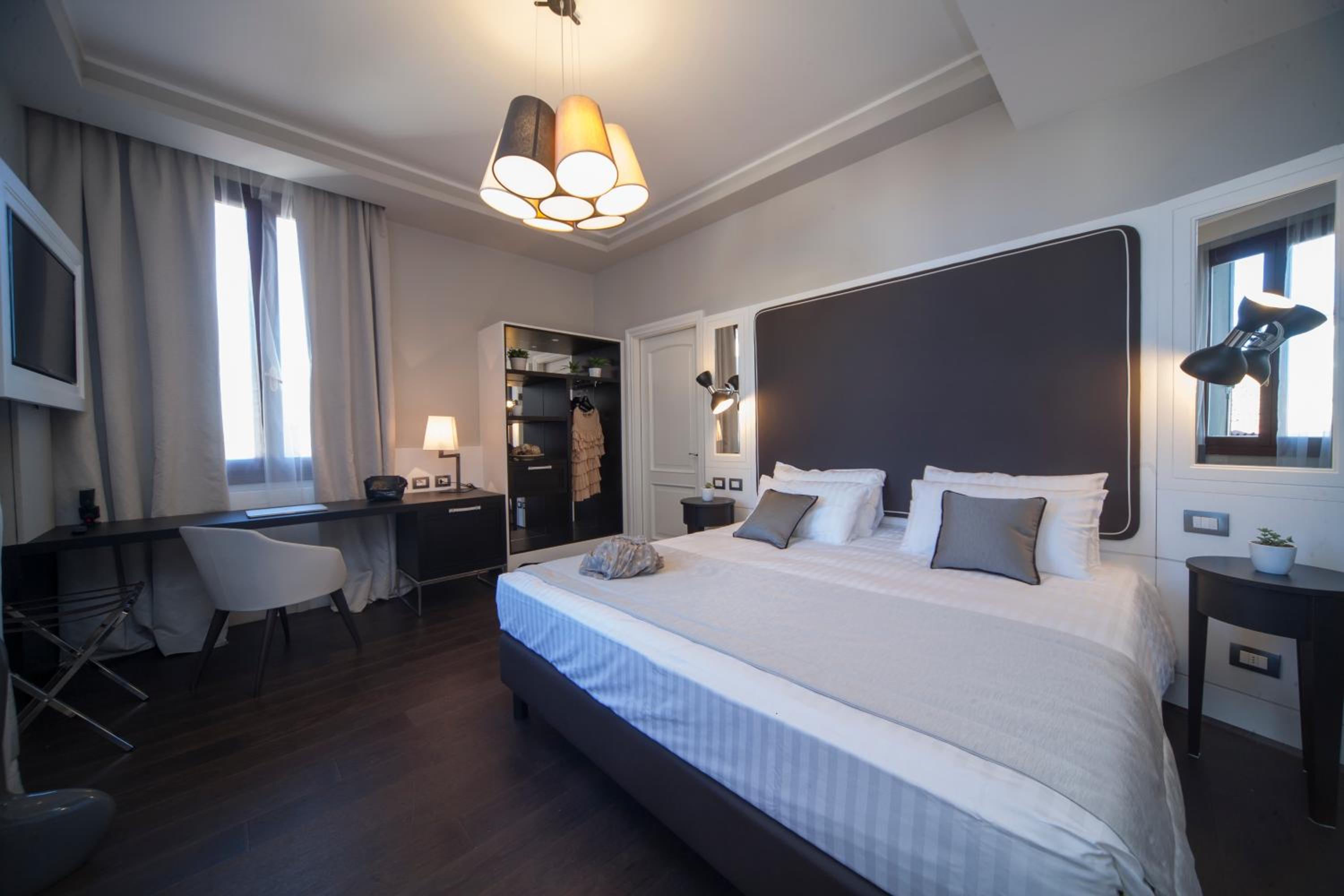 Superior Double or Twin Room - Photo 5