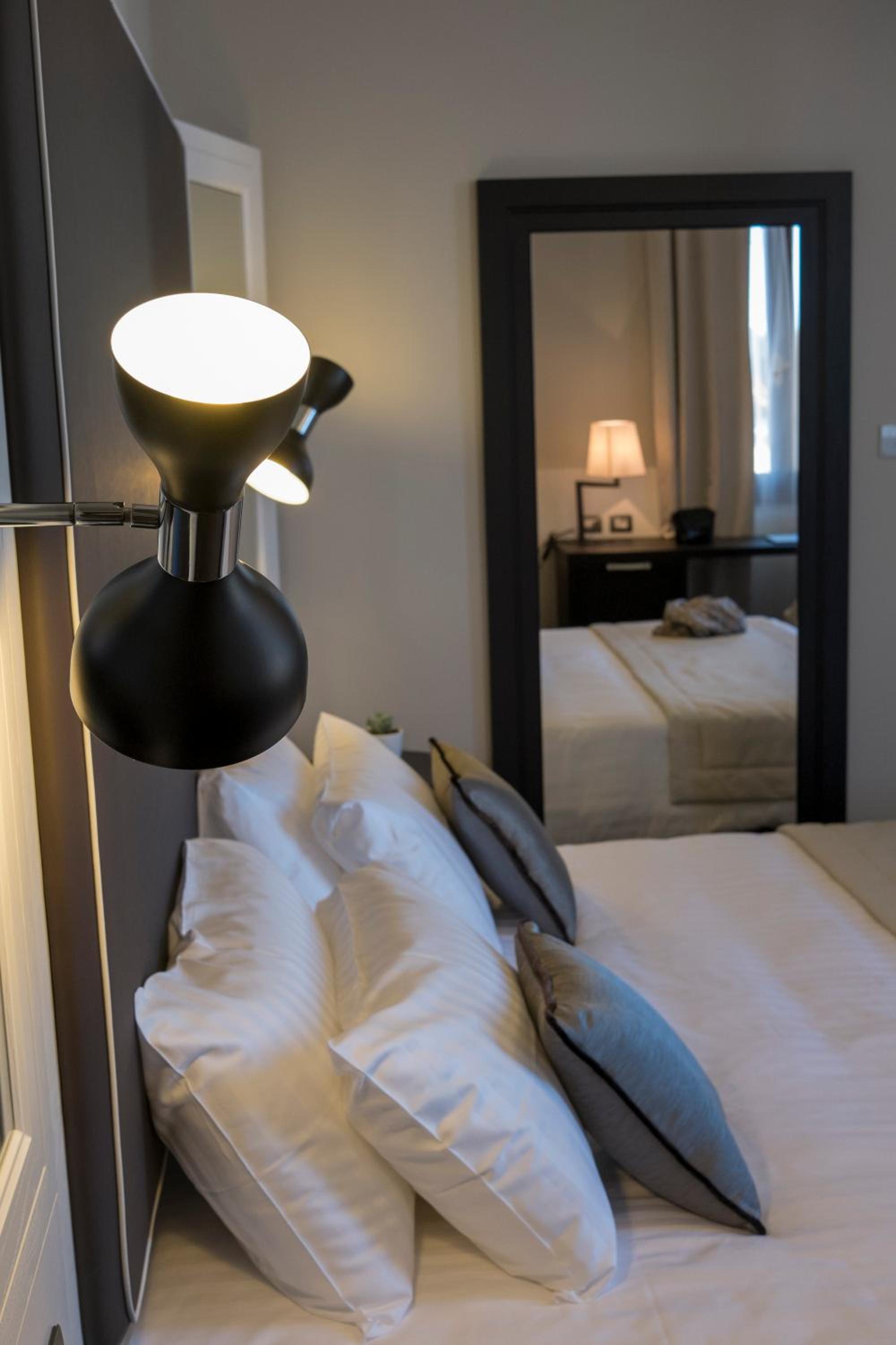 Superior Double or Twin Room - Photo 7