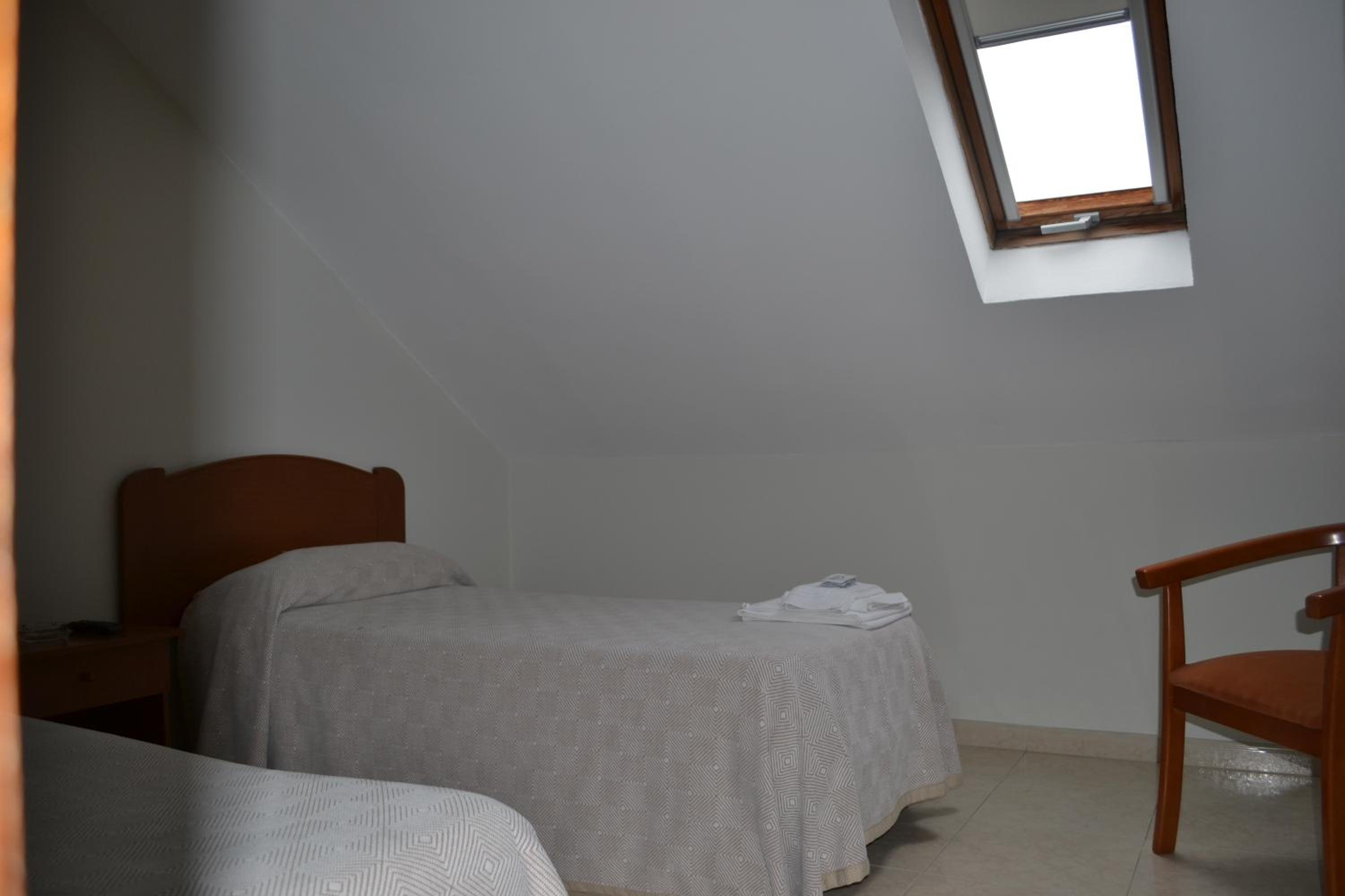 Single Room with Shared Shower and Toilet photo 2