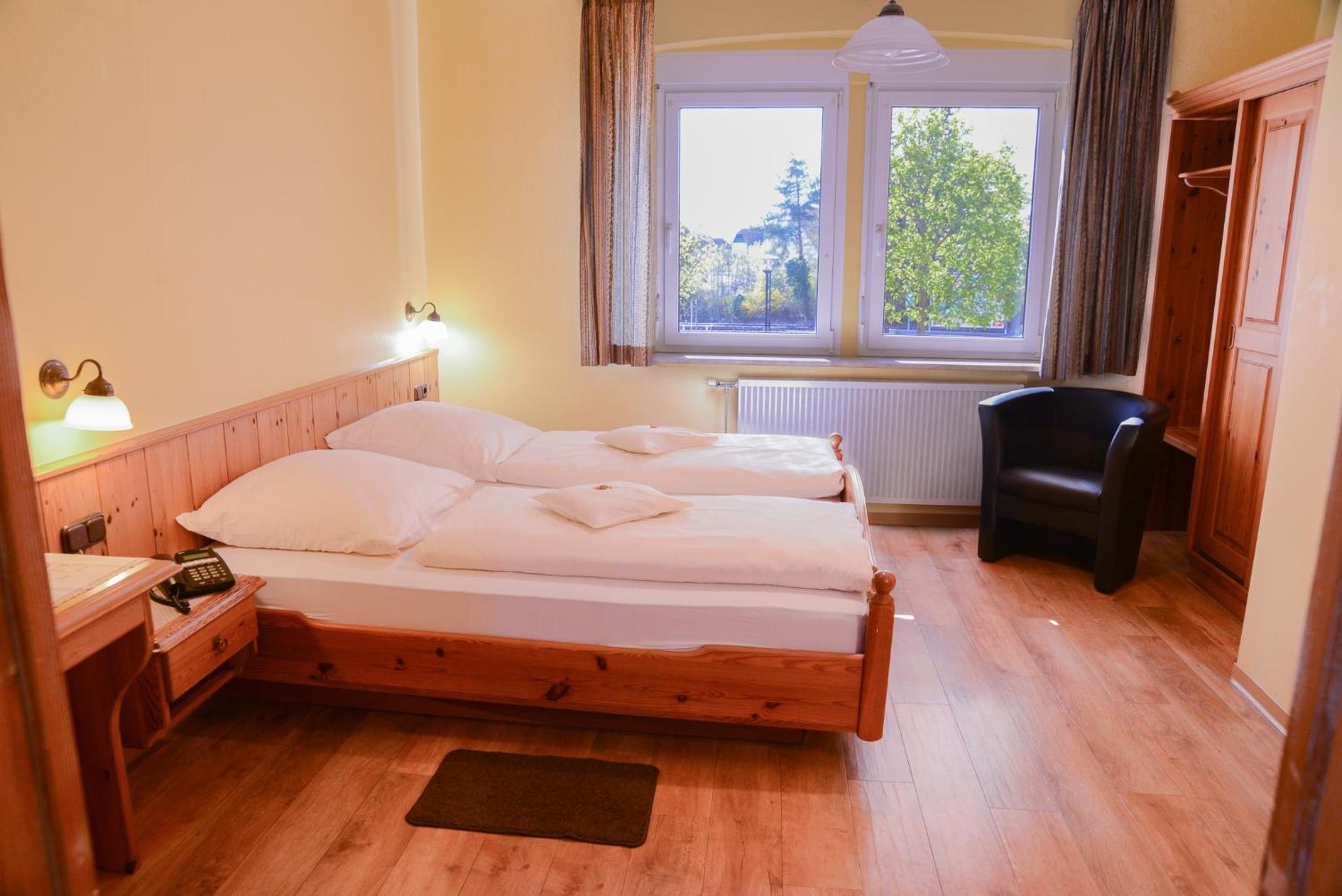 Budget Double Room - Photo 5