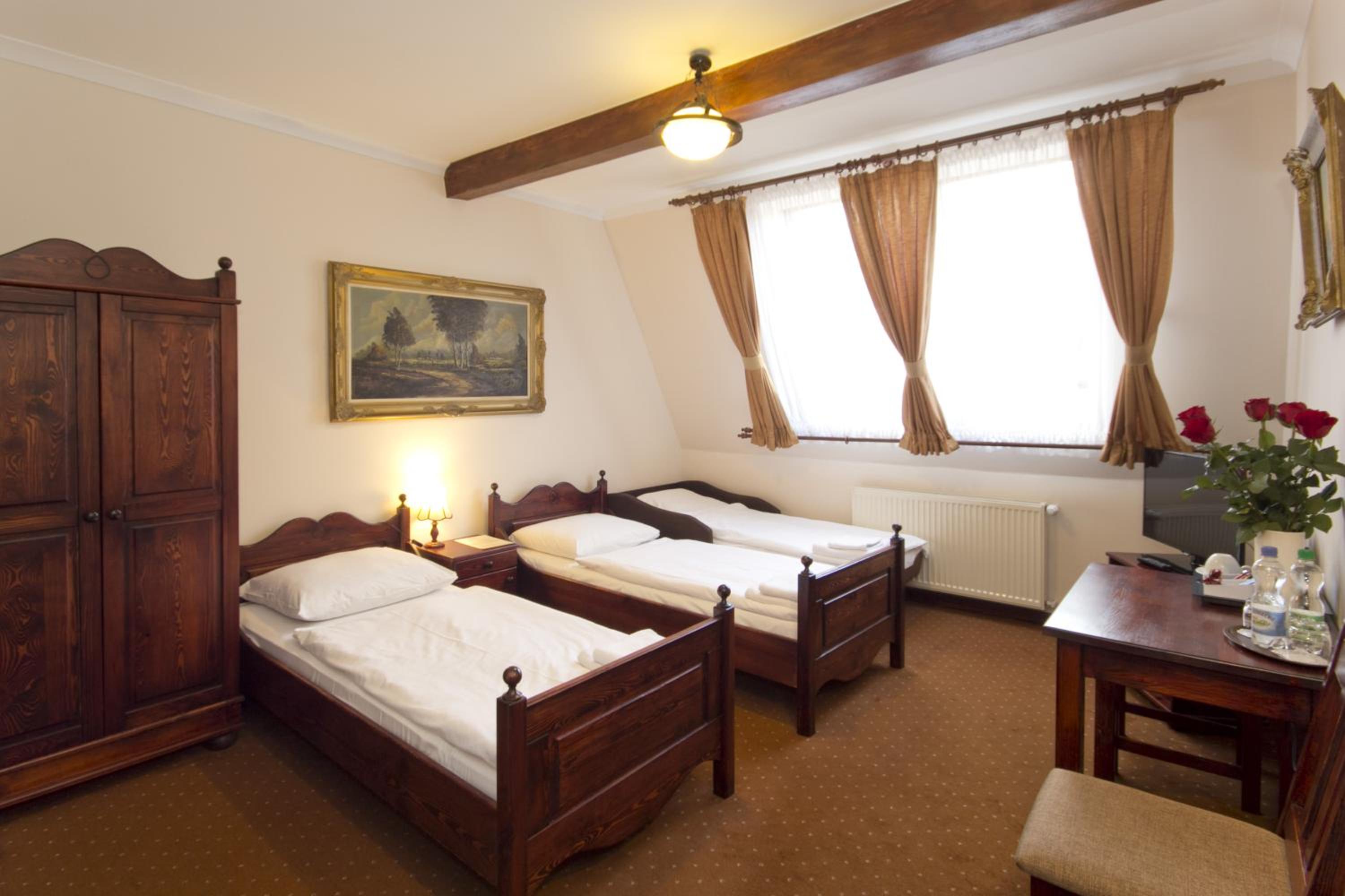 Twin Room - Photo 1